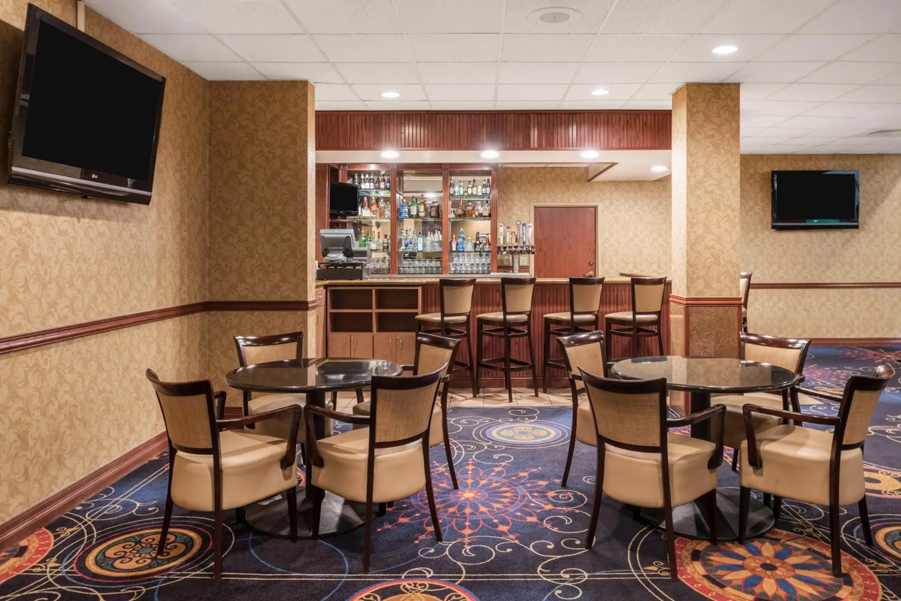 Lounge or bar in Capitol Plaza Hotel Jefferson City Lounge or bar in Capitol Plaza Hotel Jefferson City
