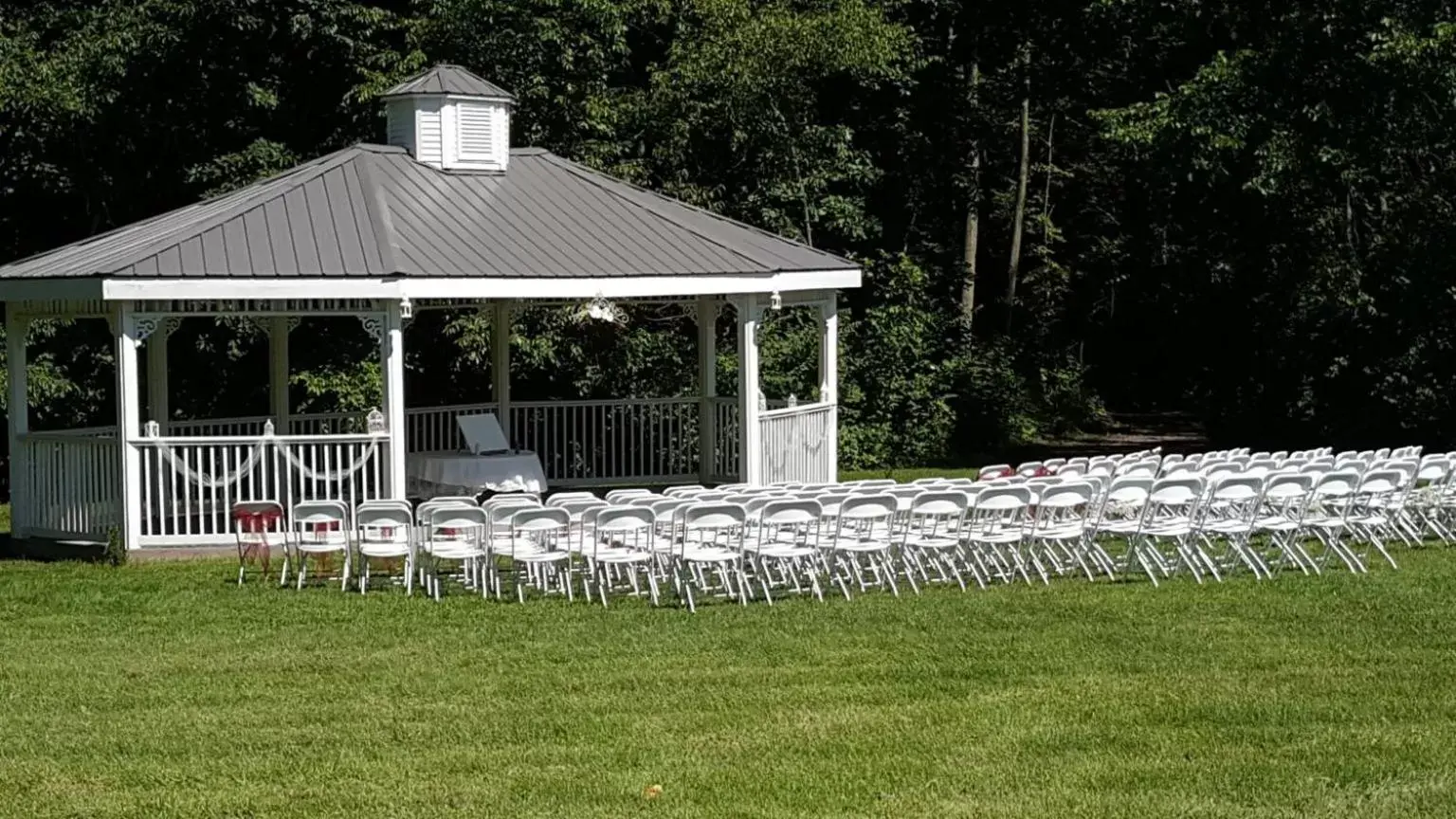 Property building in Brook Pointe Inn