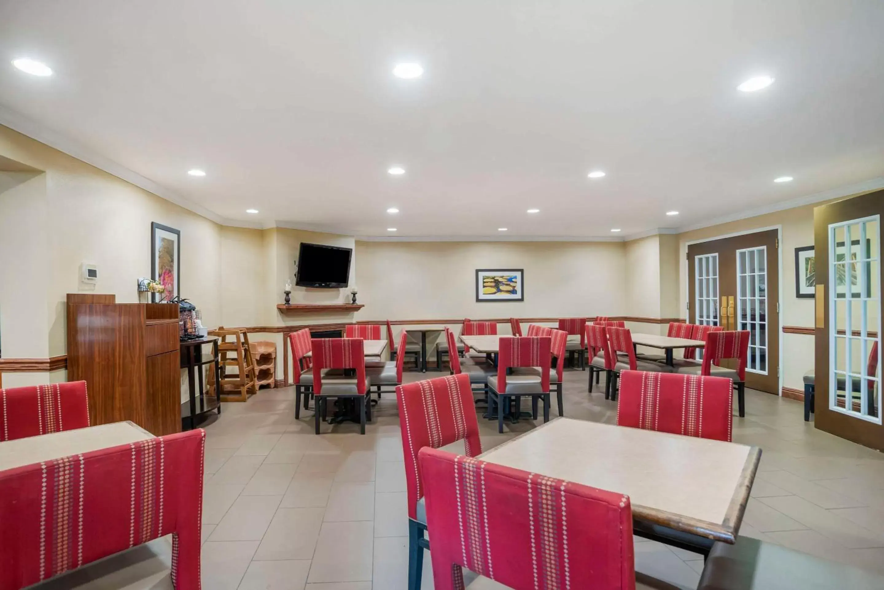 Breakfast, Restaurant/Places to Eat in Comfort Inn & Suites Mobile near Eastern Shore Centre