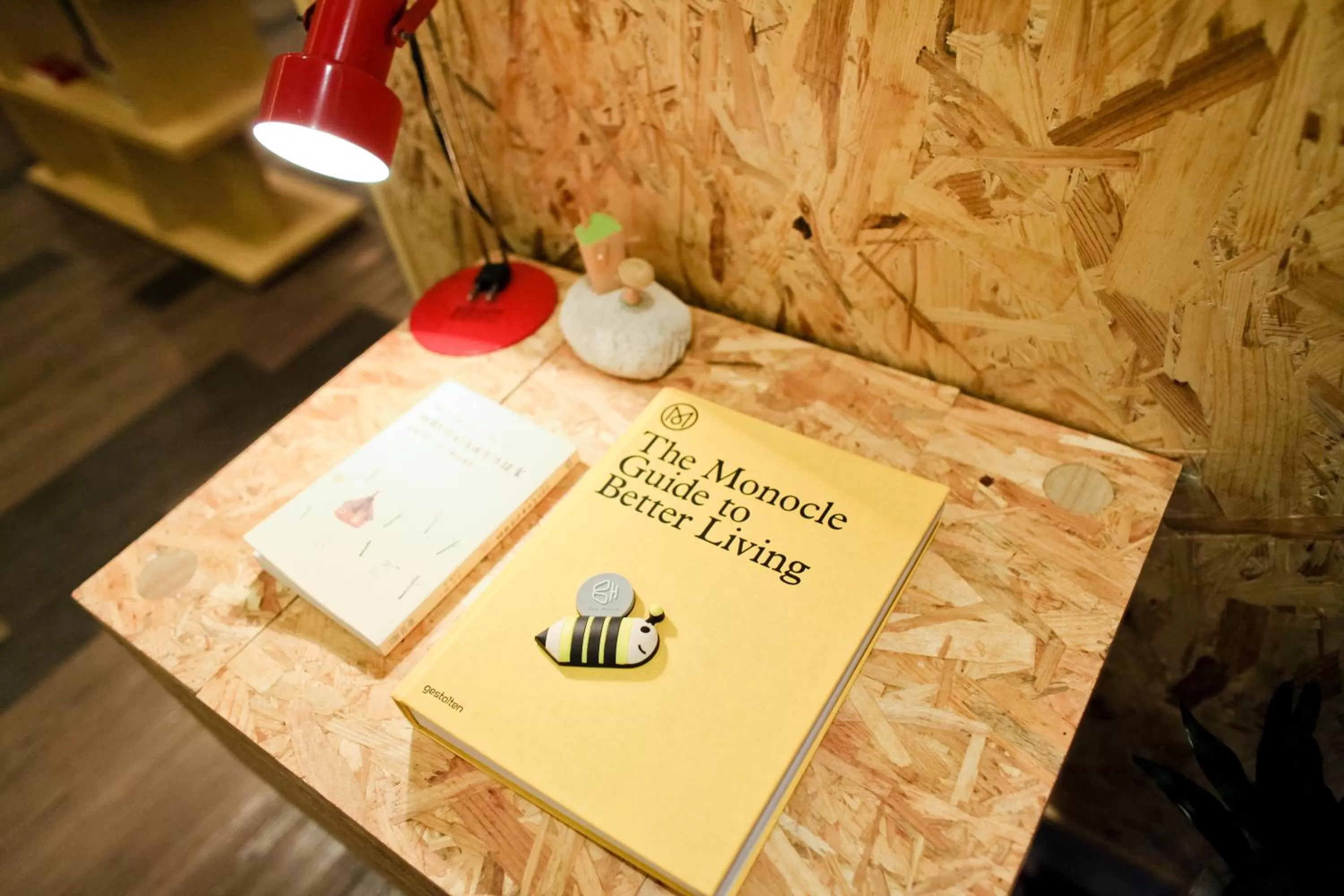 Communal lounge/ TV room in Bee House by Cosmos Creation - Taipei Main Station