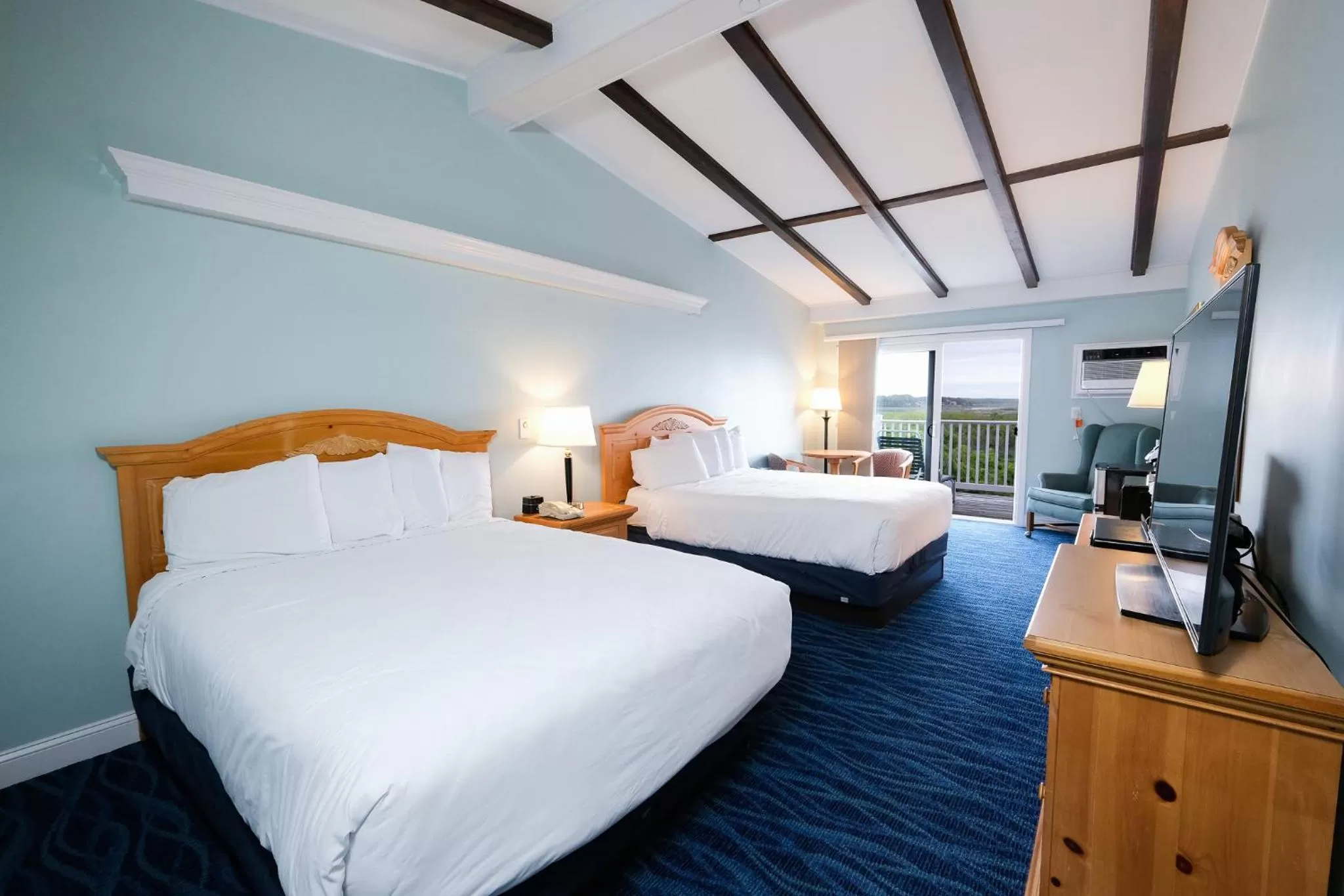 Bed in Norseman Resort on the Beach