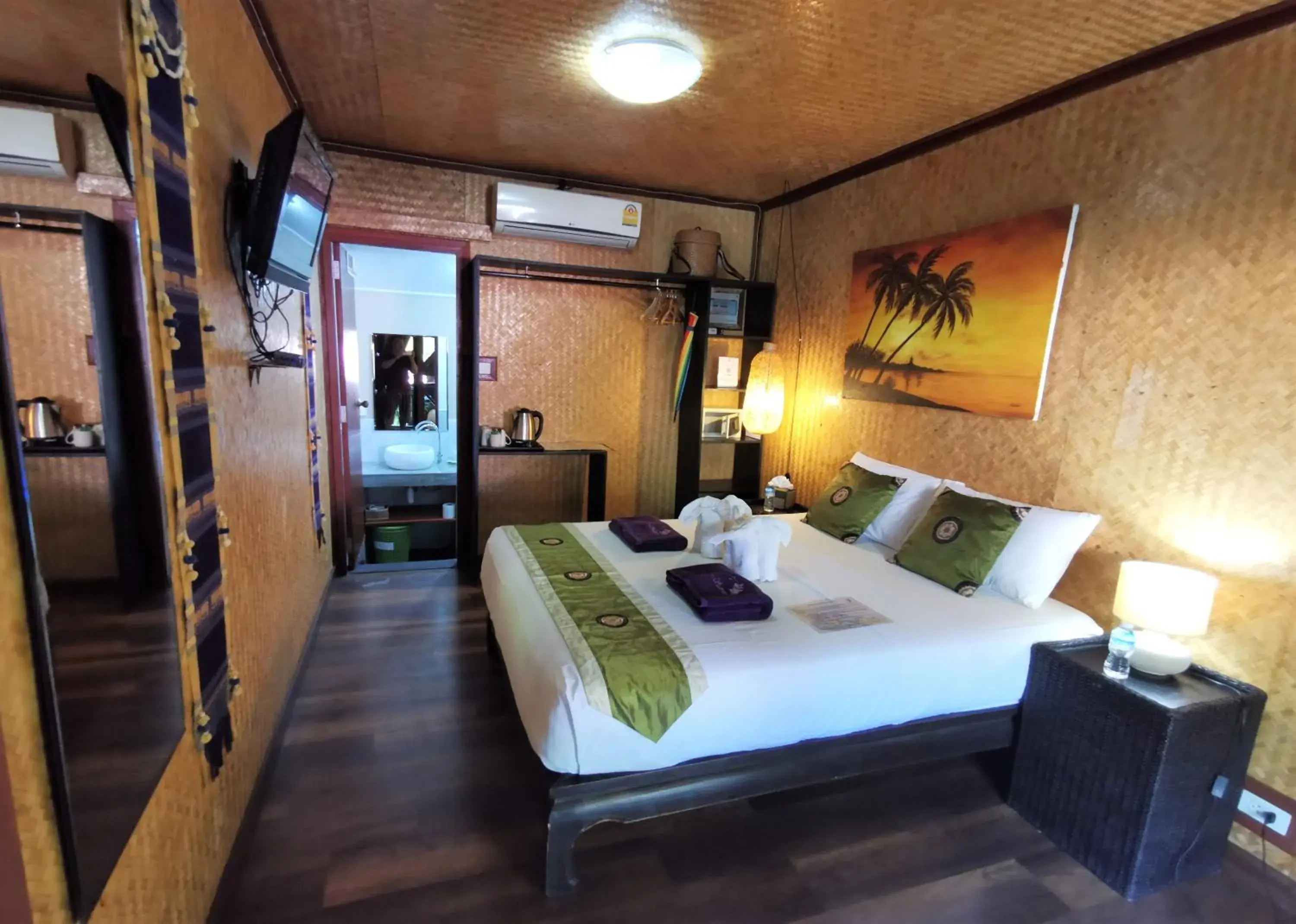 Bed in Baan Sukreep Resort