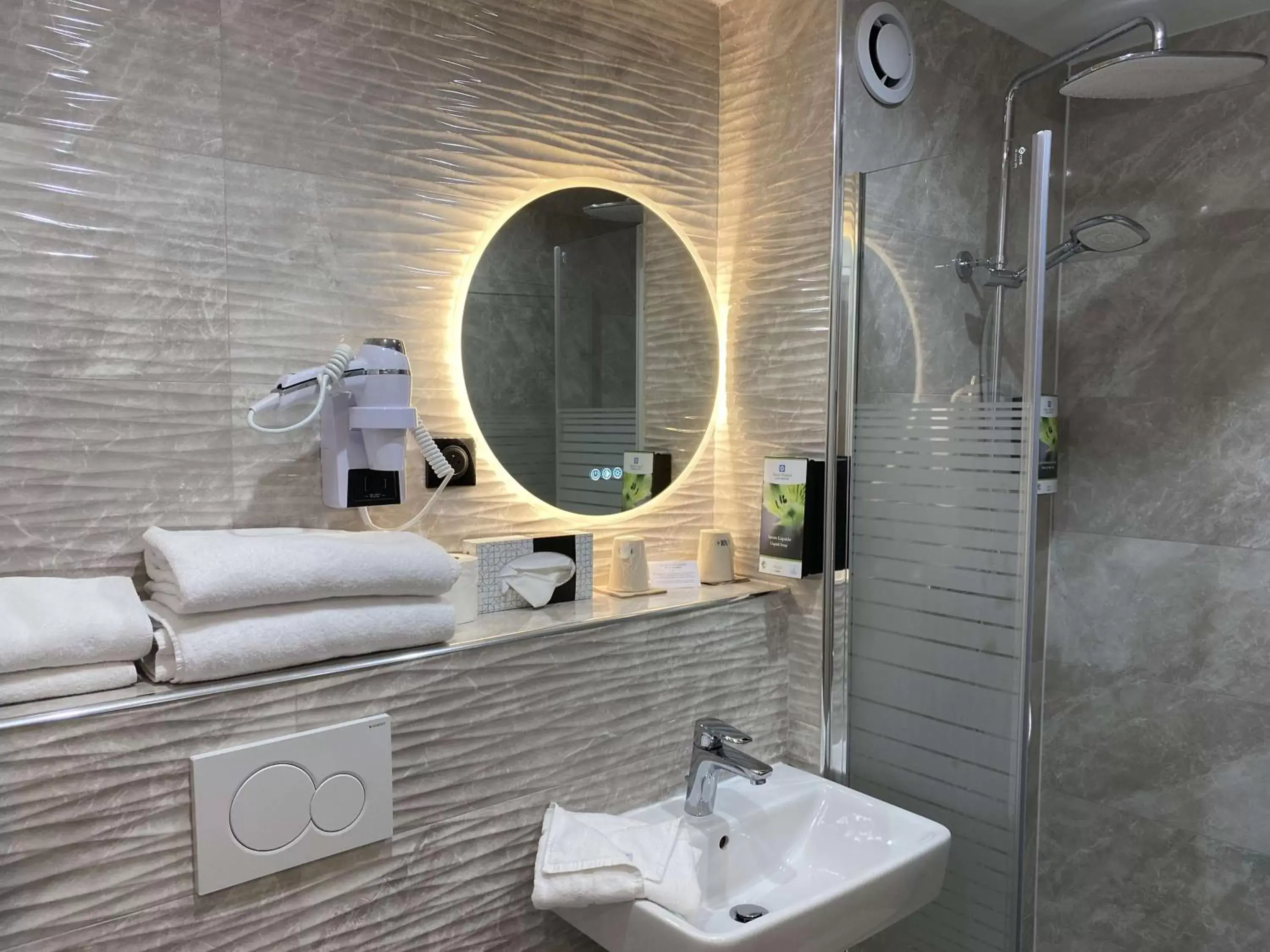 Bathroom in Sure Hotel by Best Western Reims Nord