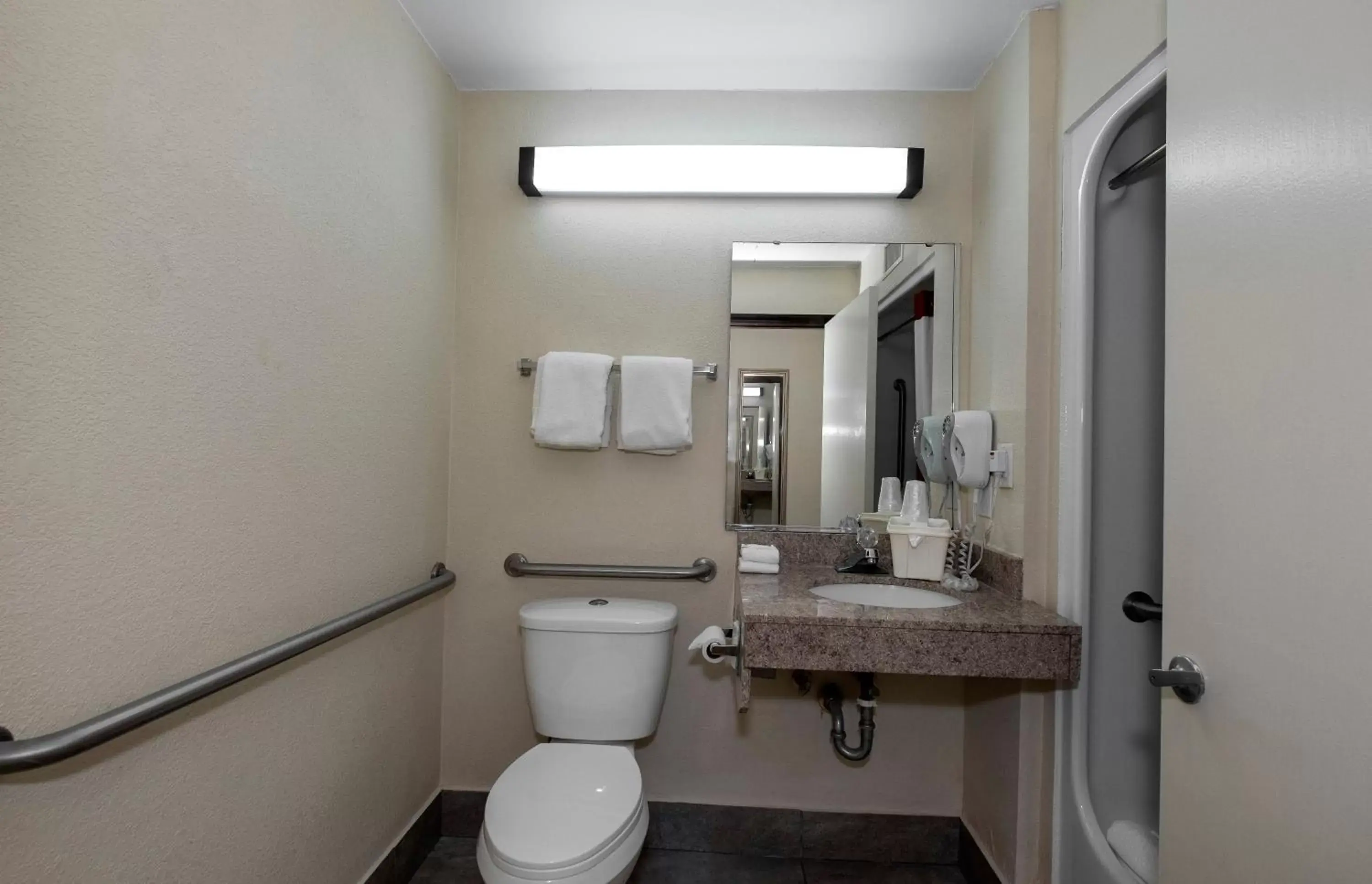 Bathroom in Red Roof Inn Charlotte - University