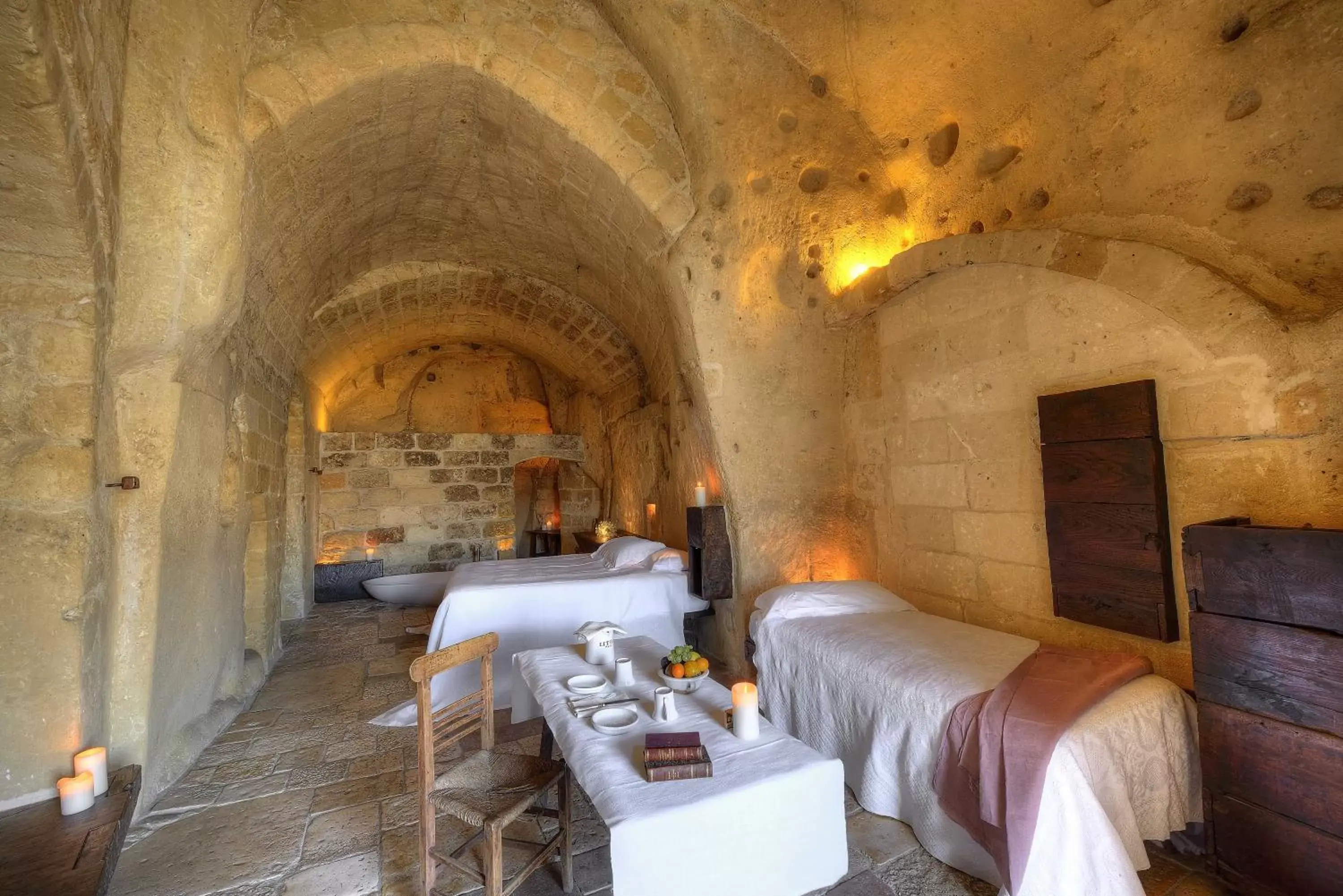 Bed, Restaurant/Places to Eat in Sextantio Le Grotte Della Civita