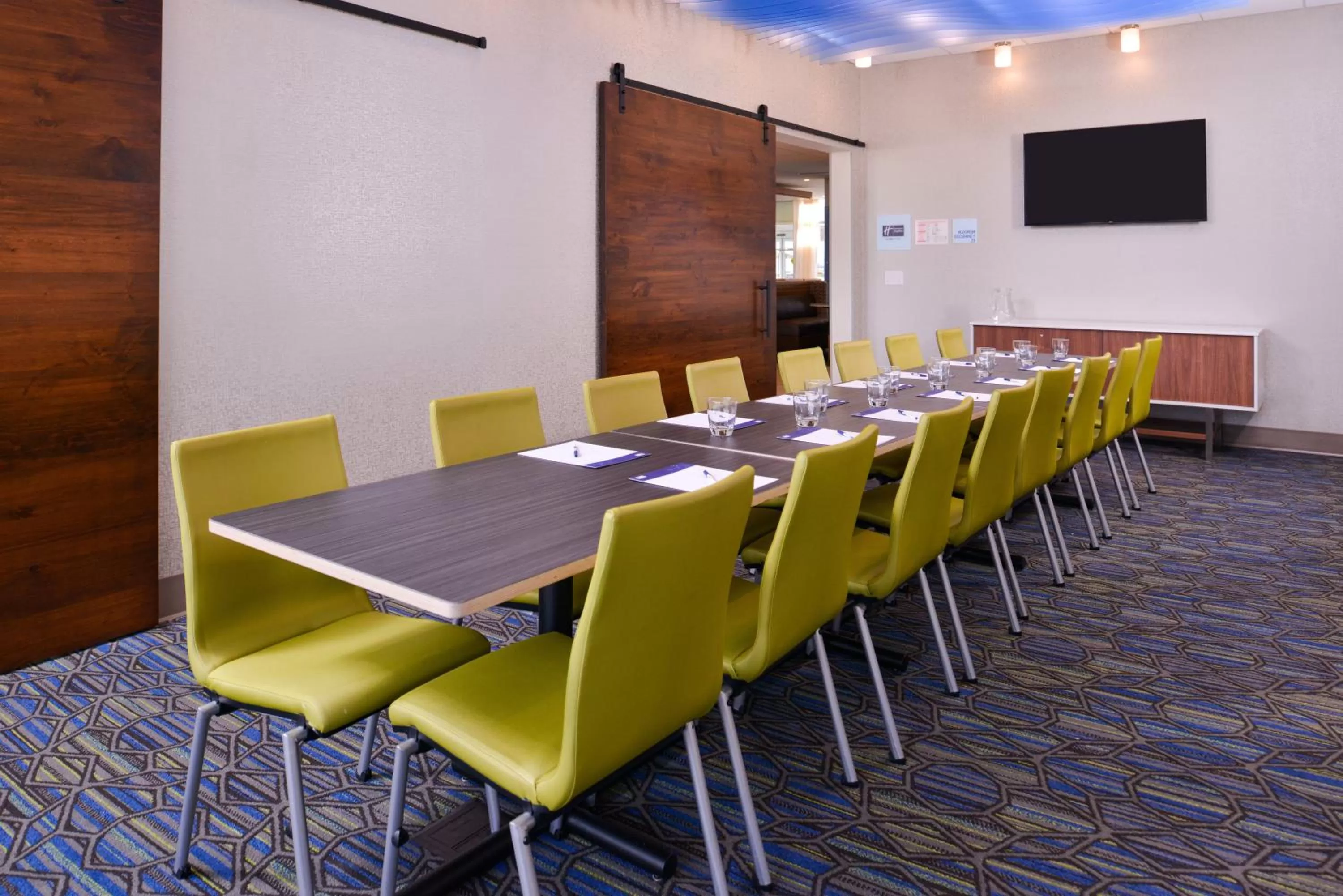 Meeting/conference room in Holiday Inn Express & Suites - Mall of America - MSP Airport by IHG