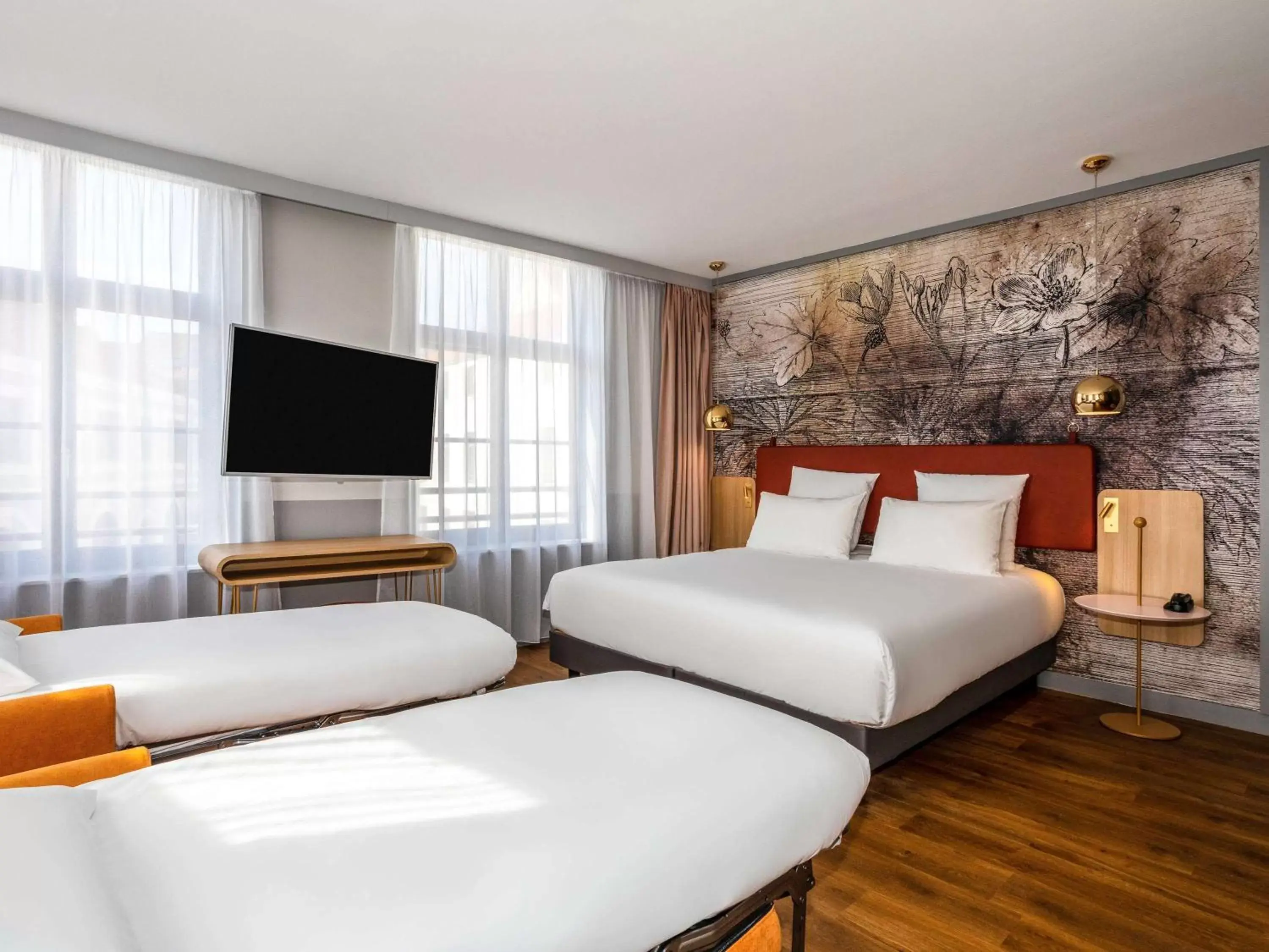 Photo of the whole room, Bed in Mercure Saint Omer Centre Gare