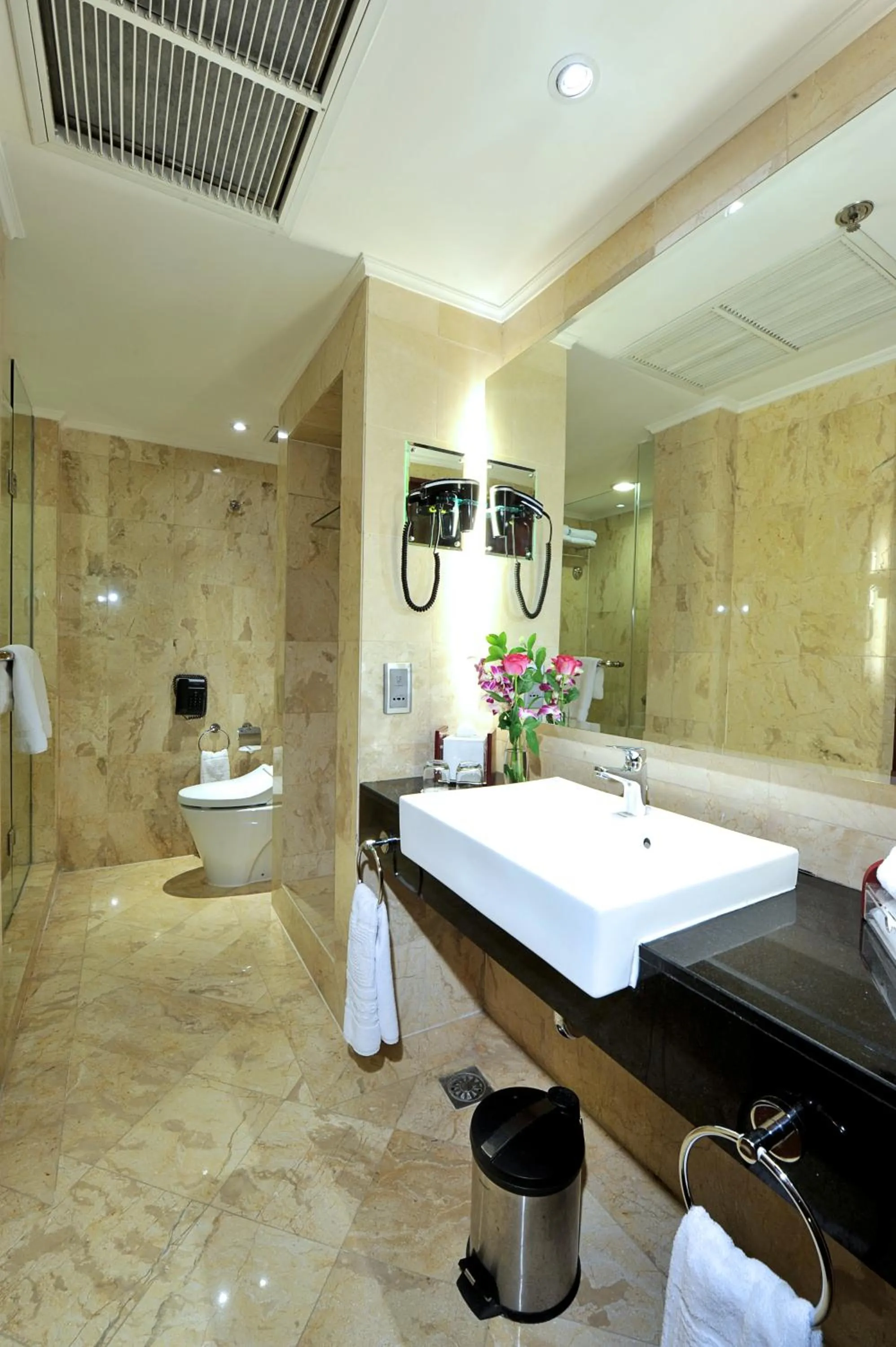 Bathroom in Hotel Borobudur Jakarta