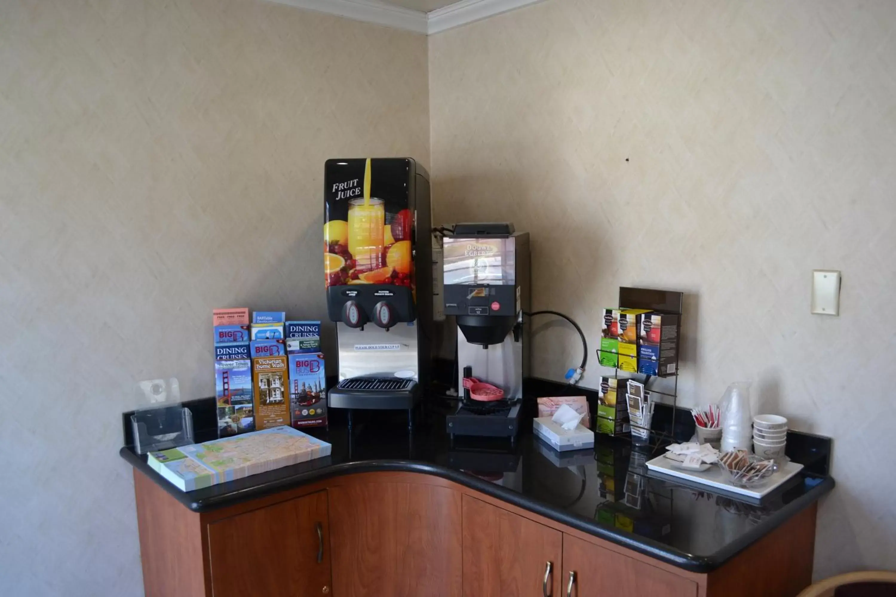 Coffee/tea facilities in Alpha Inn and Suites