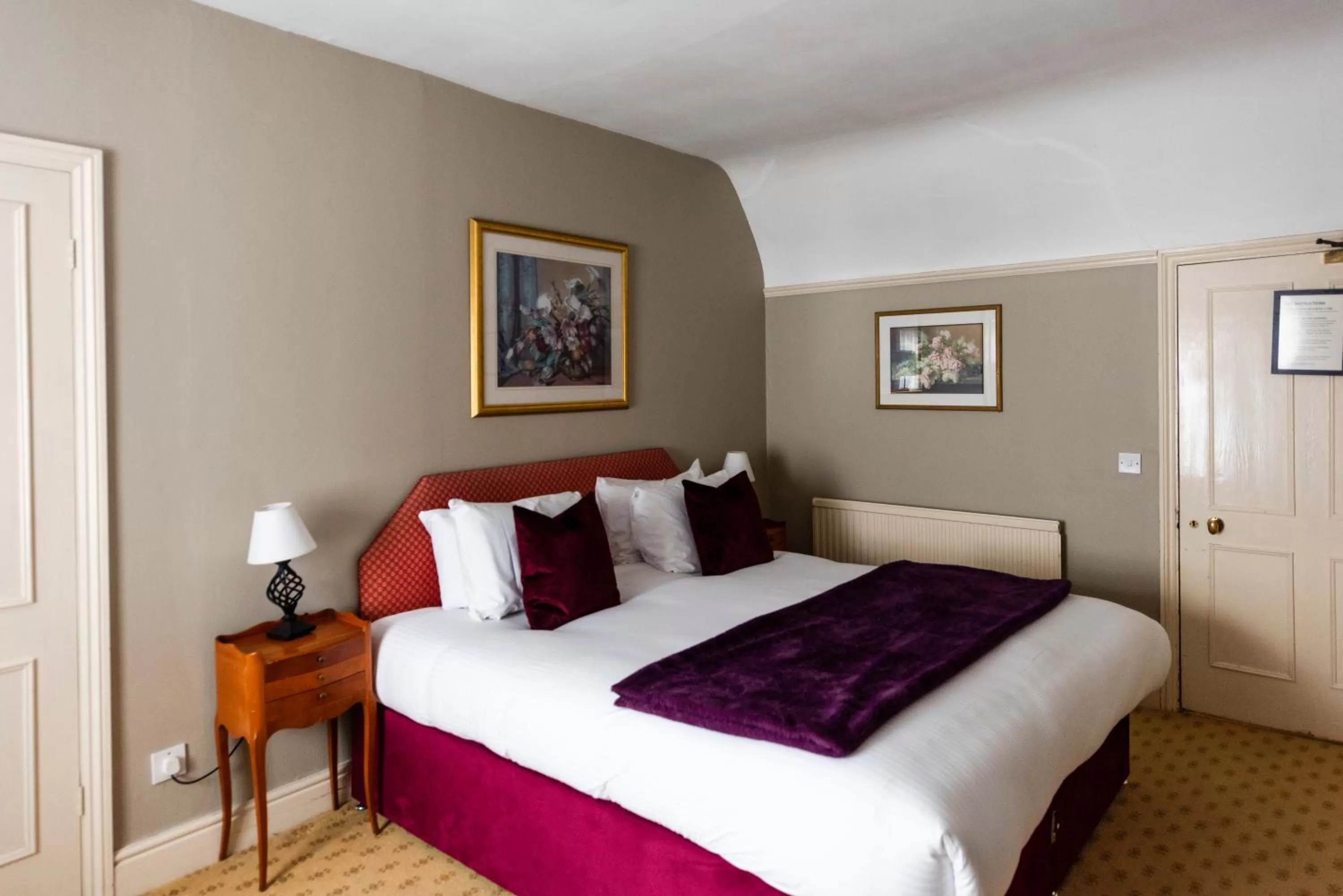 Bed in The Whipper-In Hotel