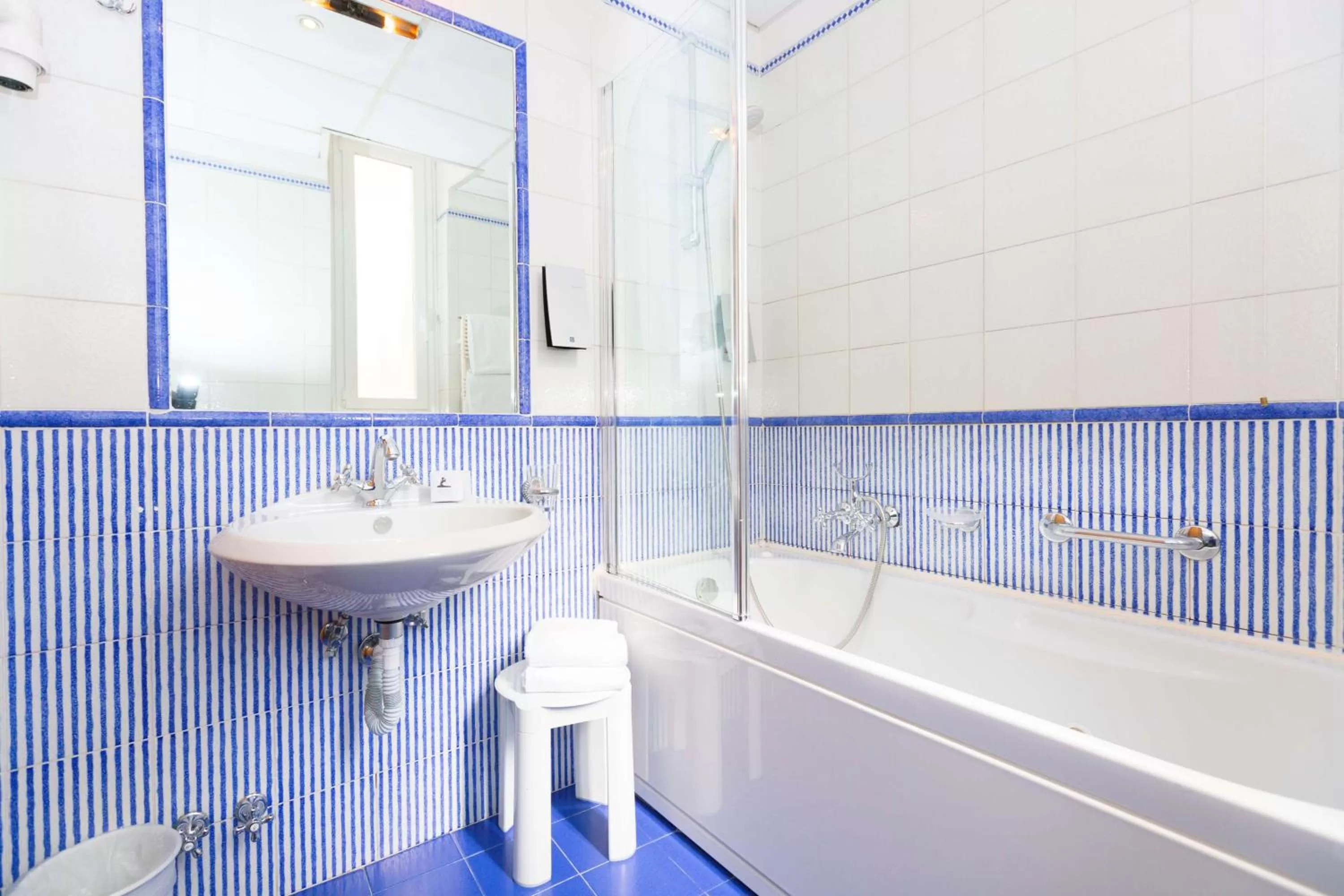 Bathroom in Best Western Hotel Artdeco