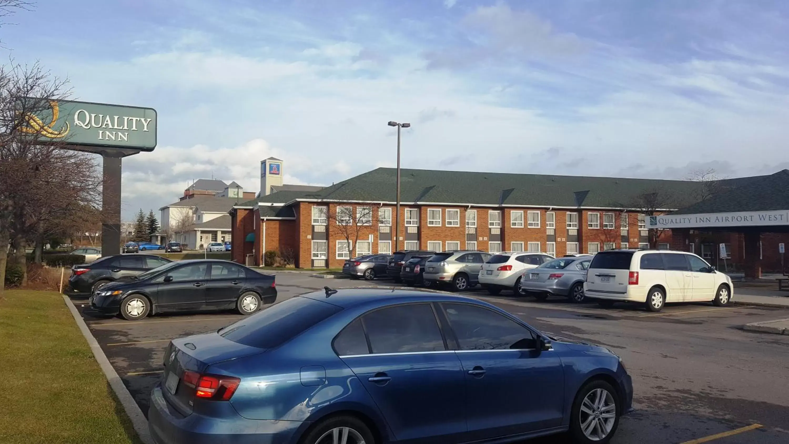 Property building in Quality Inn Airport West Property building in Quality Inn Airport West