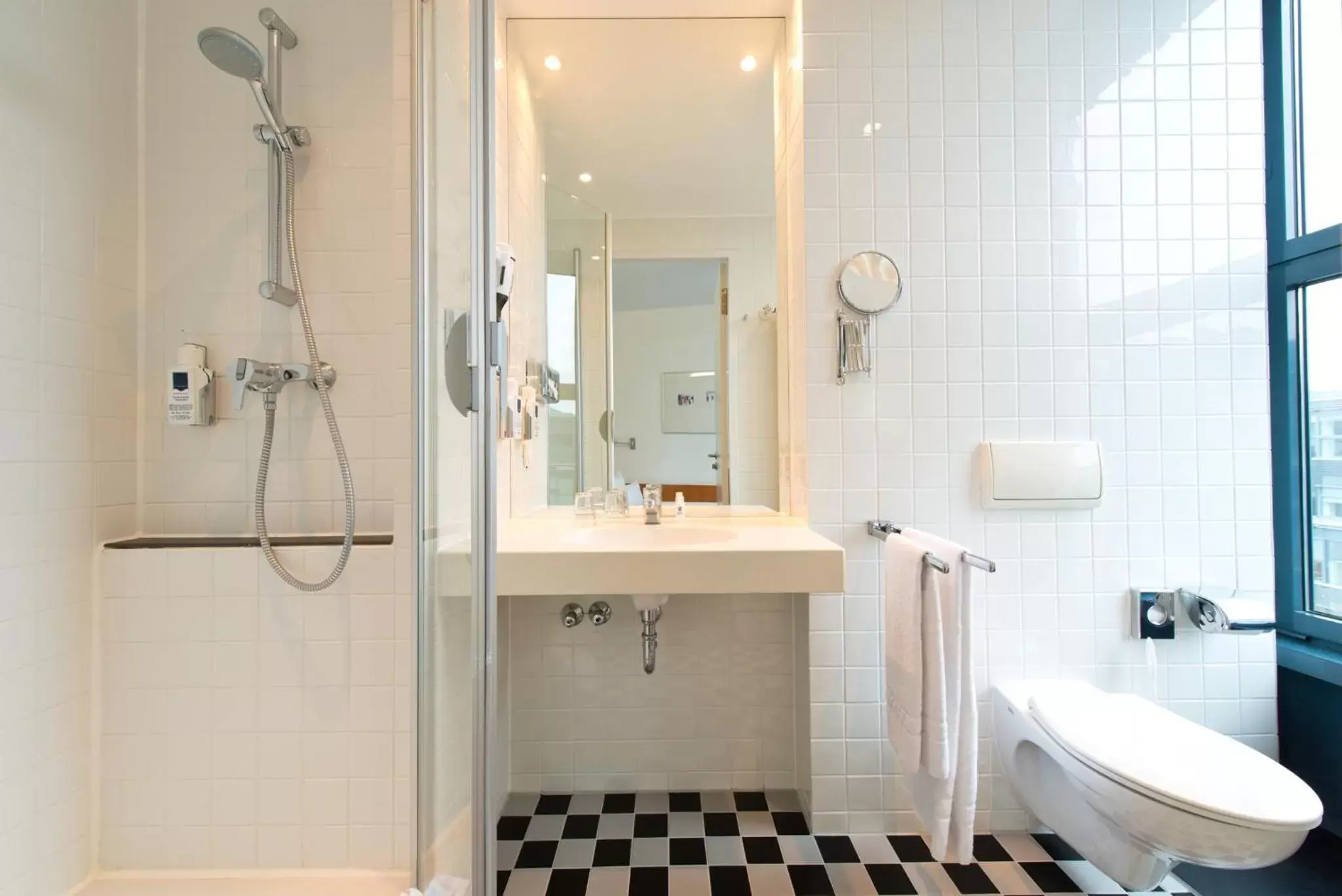 Bathroom in Hotel am Borsigturm