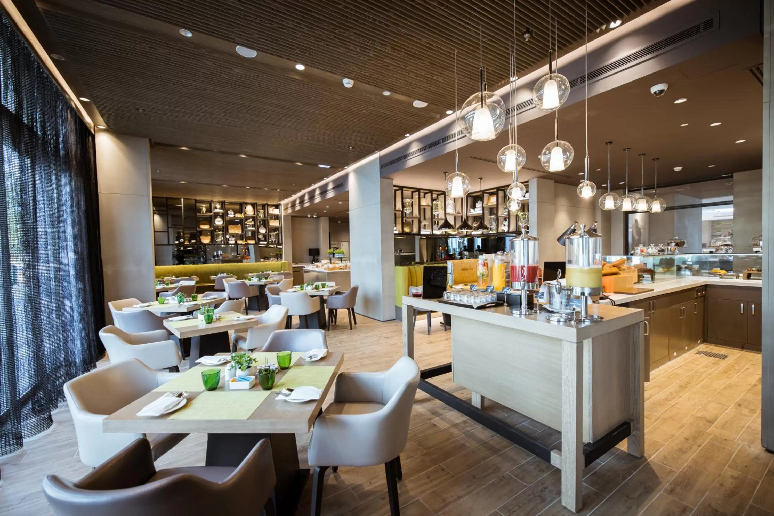 Restaurant/places to eat in Centro Mada Amman by Rotana