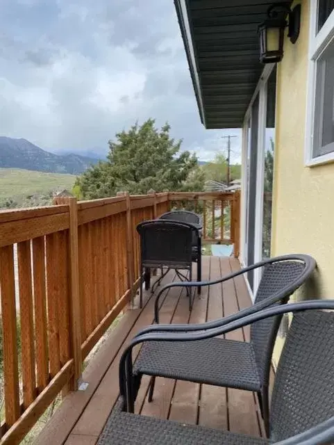 Balcony/Terrace in Yellowstone Riverside Cottages