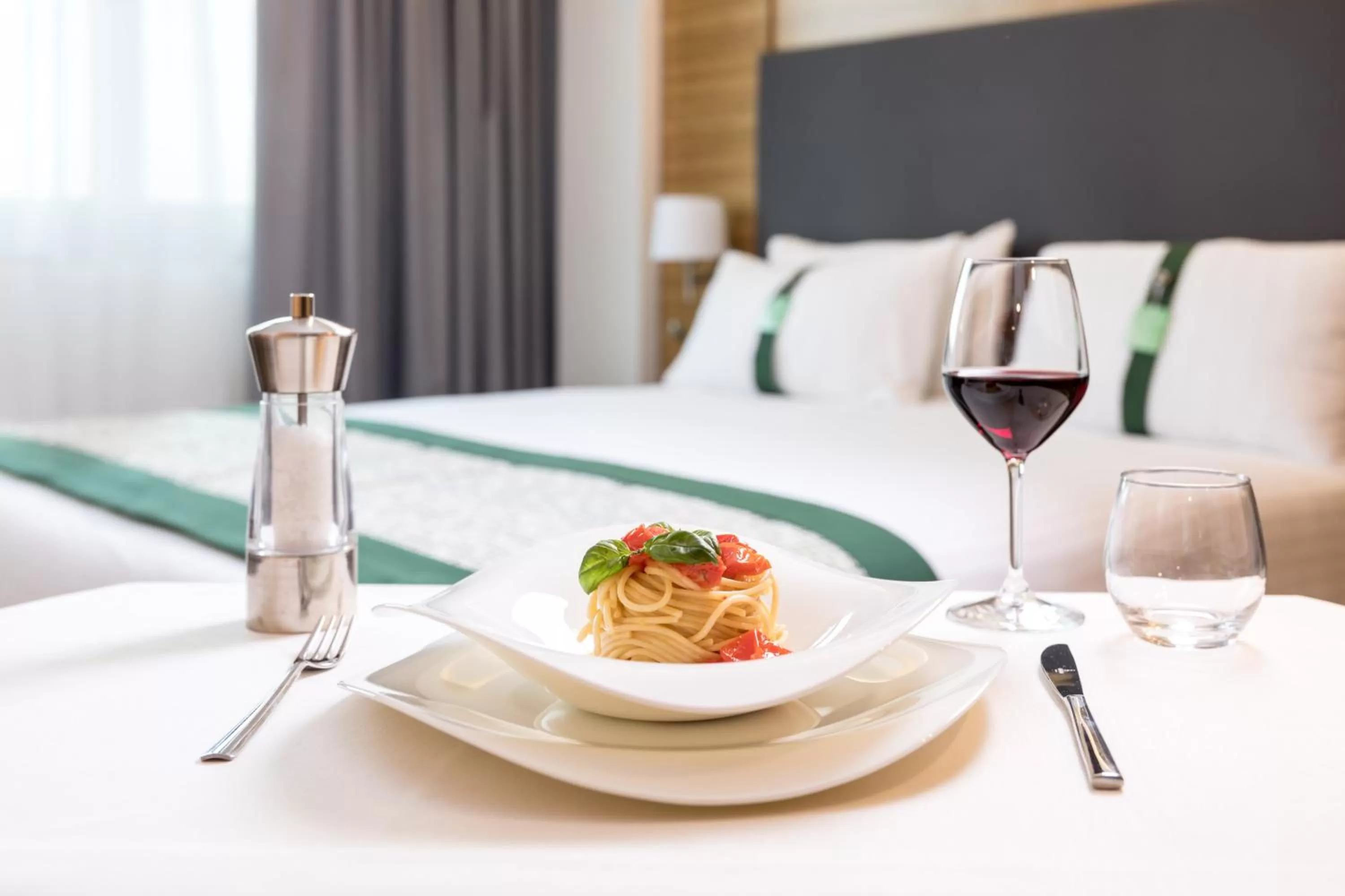 Photo of the whole room, Bed in Holiday Inn Naples by IHG