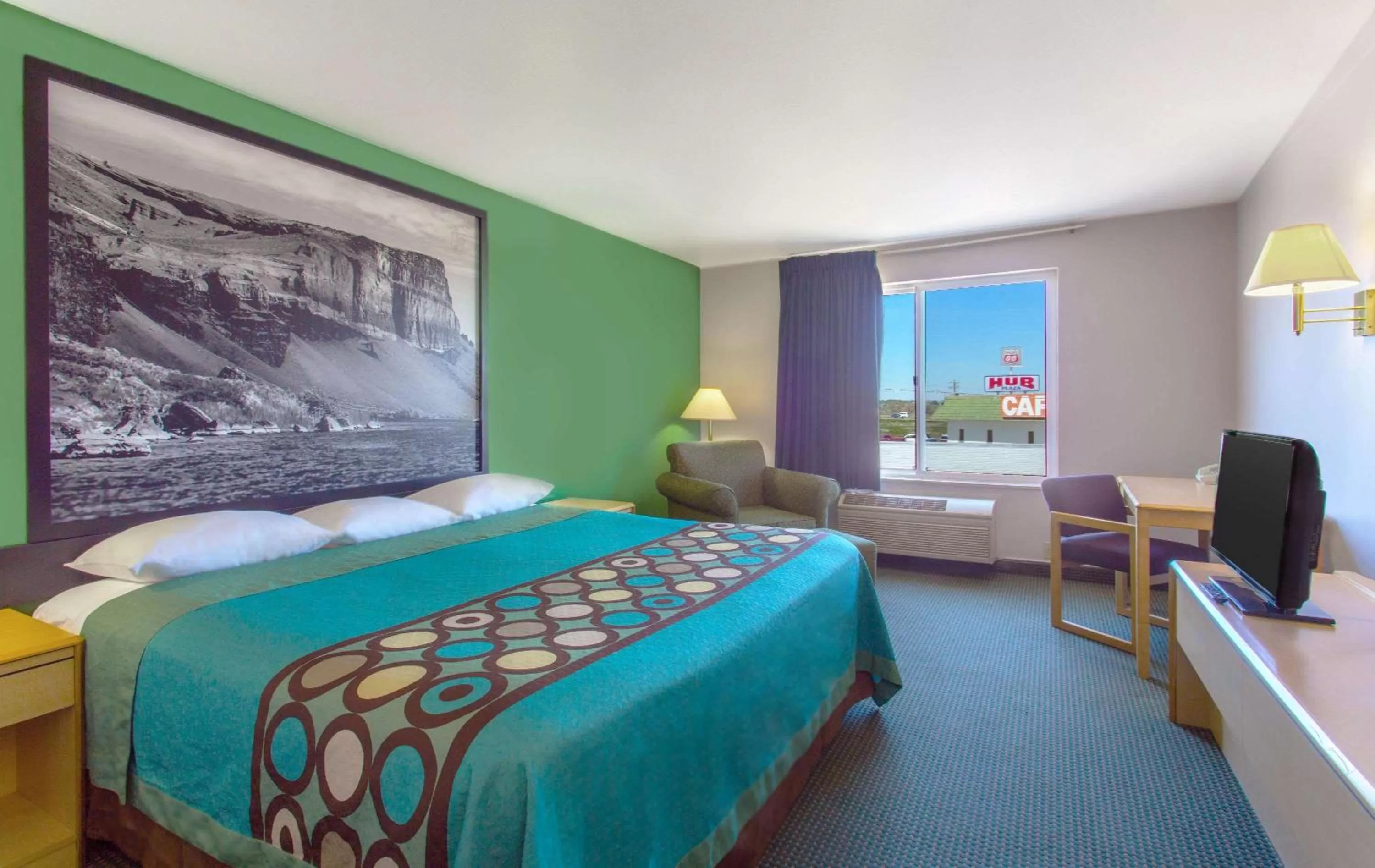 Photo of the whole room, Bed in Super 8 by Wyndham Heyburn