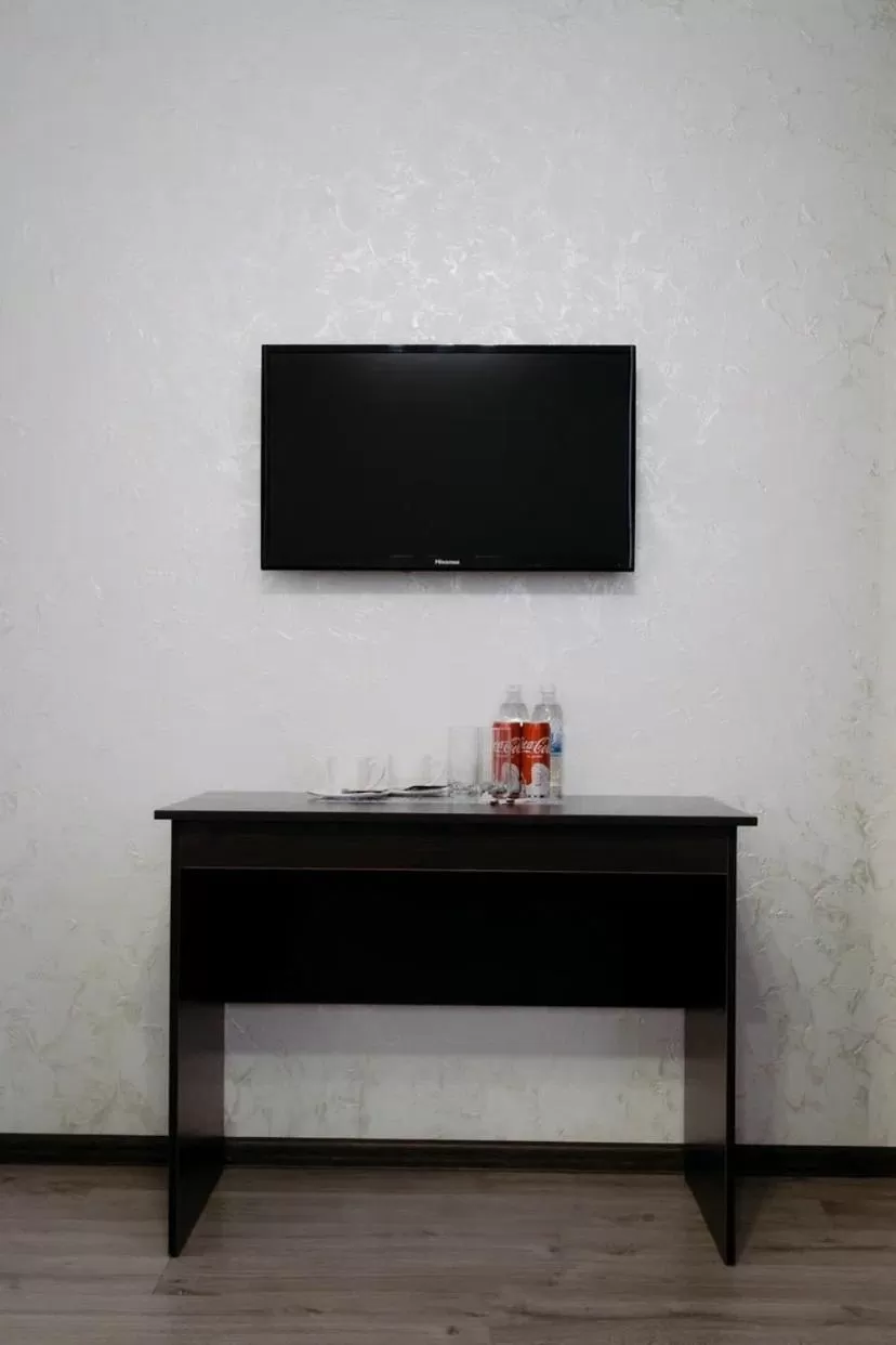 Communal lounge/ TV room in Rush Hotel