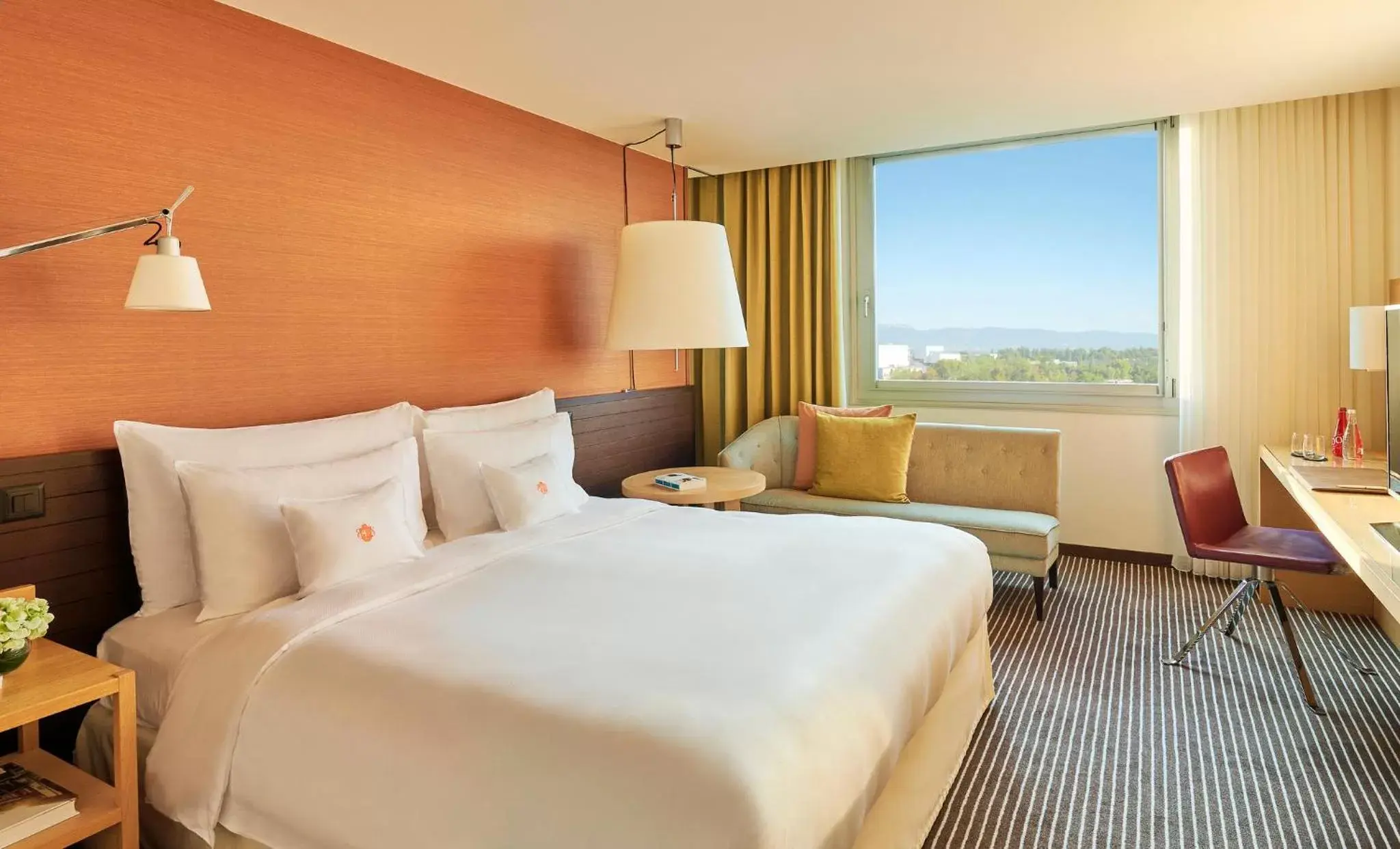 Photo of the whole room, Bed in InterContinental Genève, an IHG Hotel