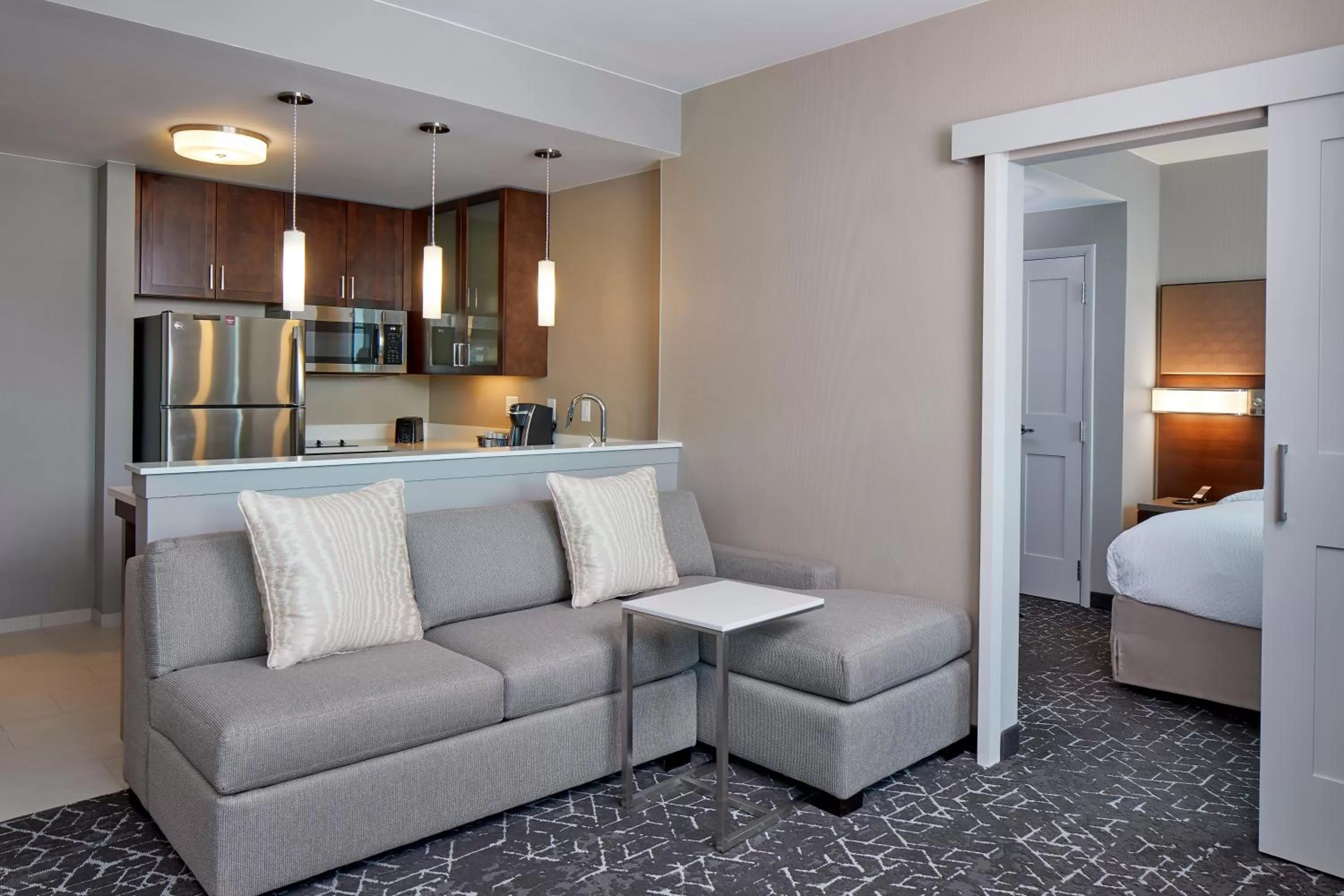 Kitchen or kitchenette, Bed in Residence Inn by Marriott Nashville Downtown/Convention Center