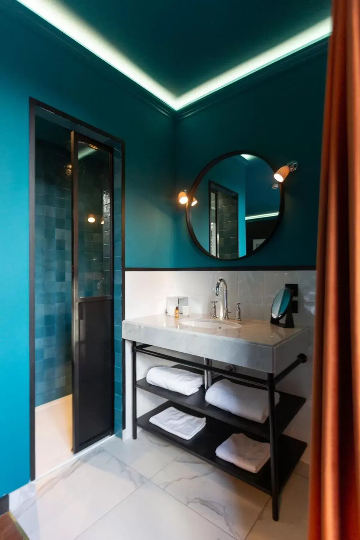 Bathroom in Hôtel De Charme Le Chêne Vert
