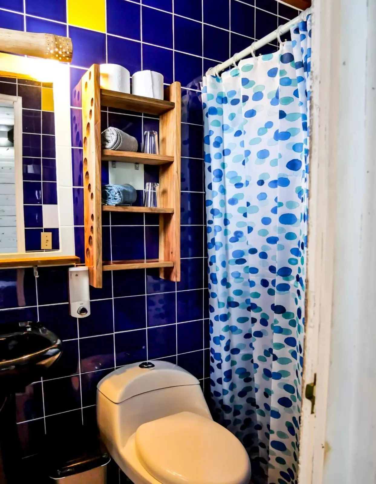 Bathroom in Barrbra BnB Over The Sea