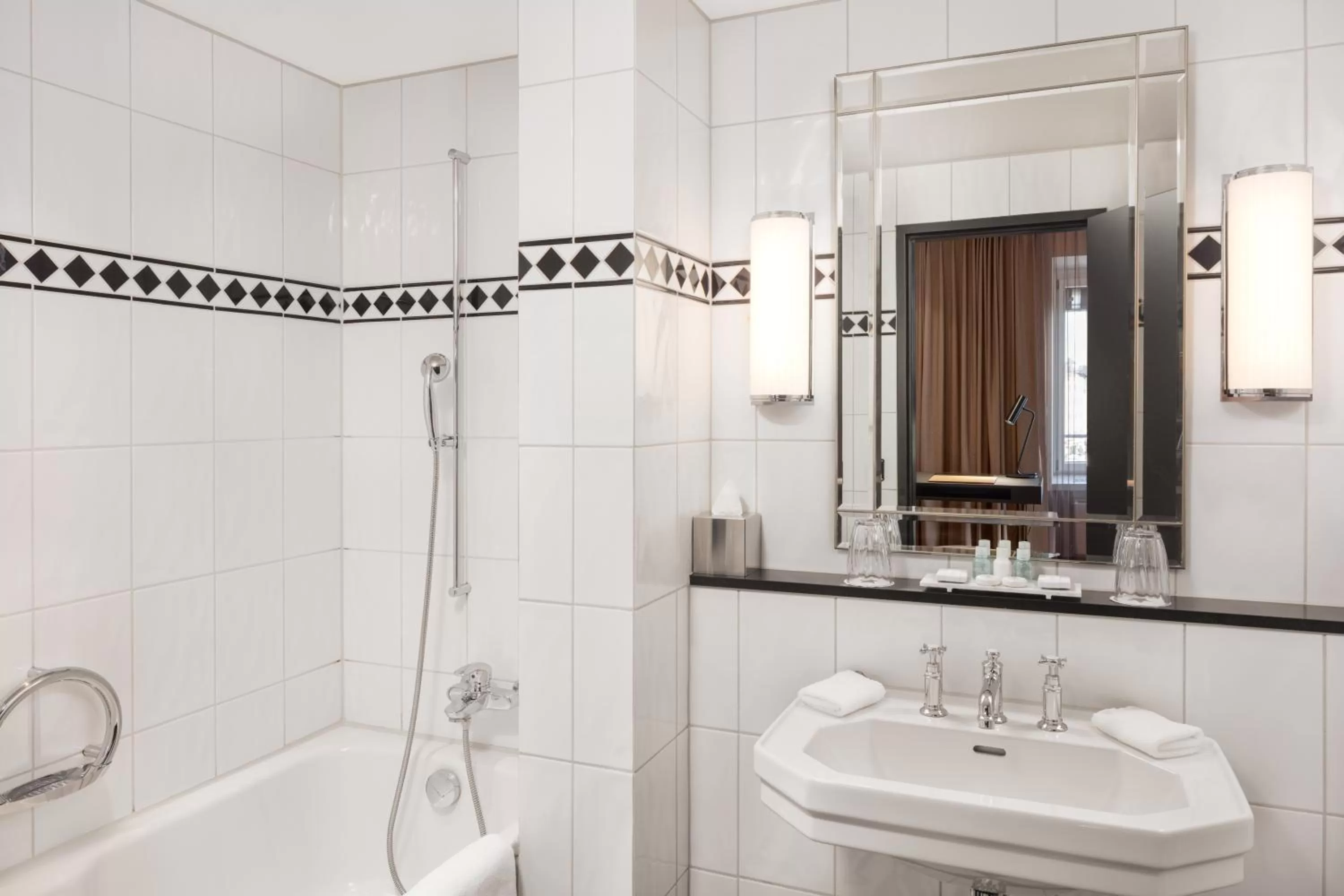 Toilet in Hotel Victoria