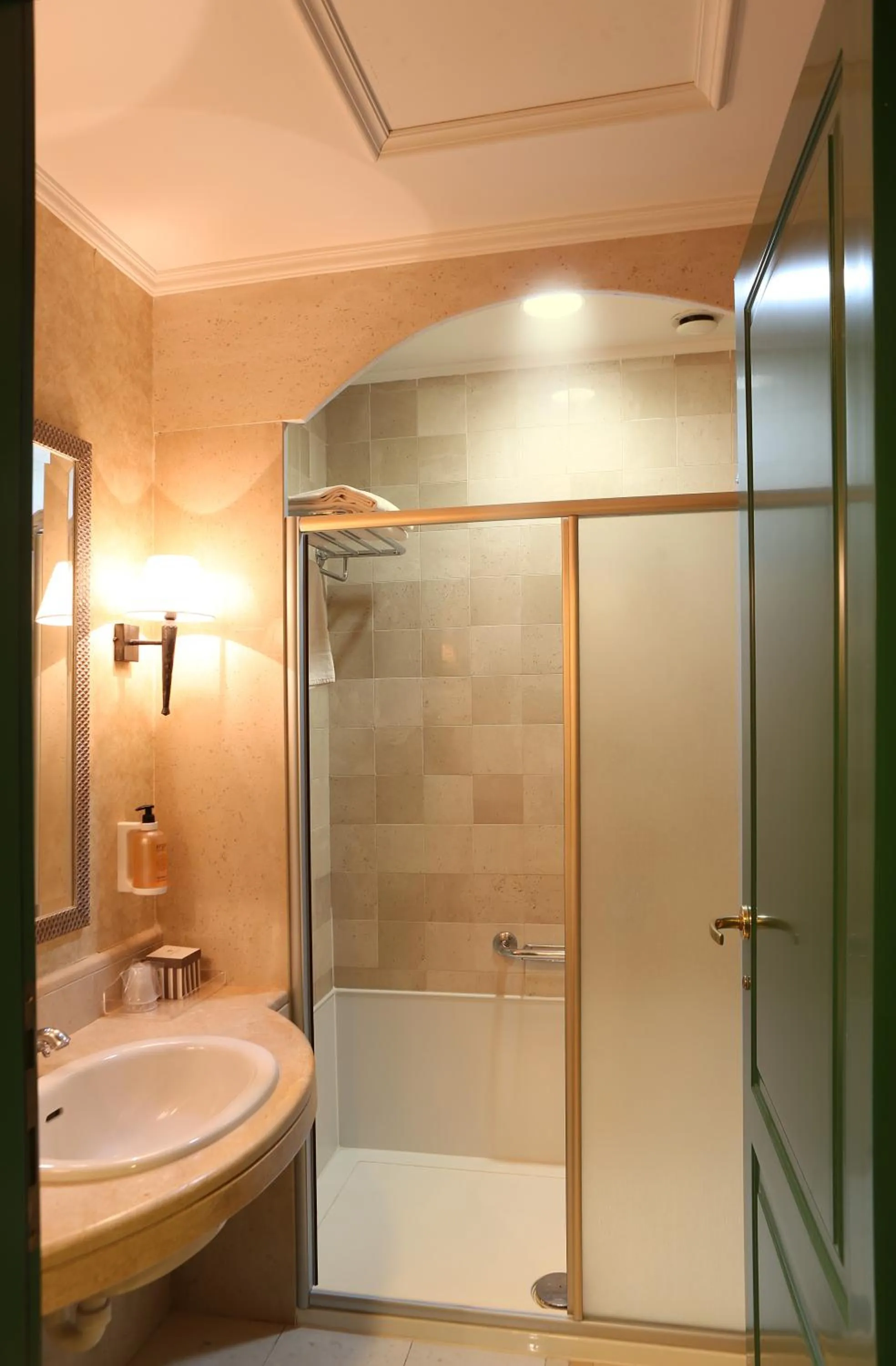 Shower in Relais La Fattoria