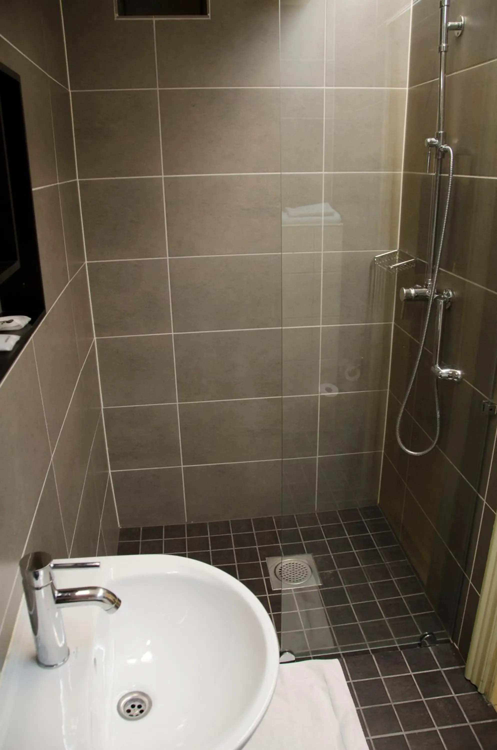 Shower, Bathroom in Merchants House Hotel