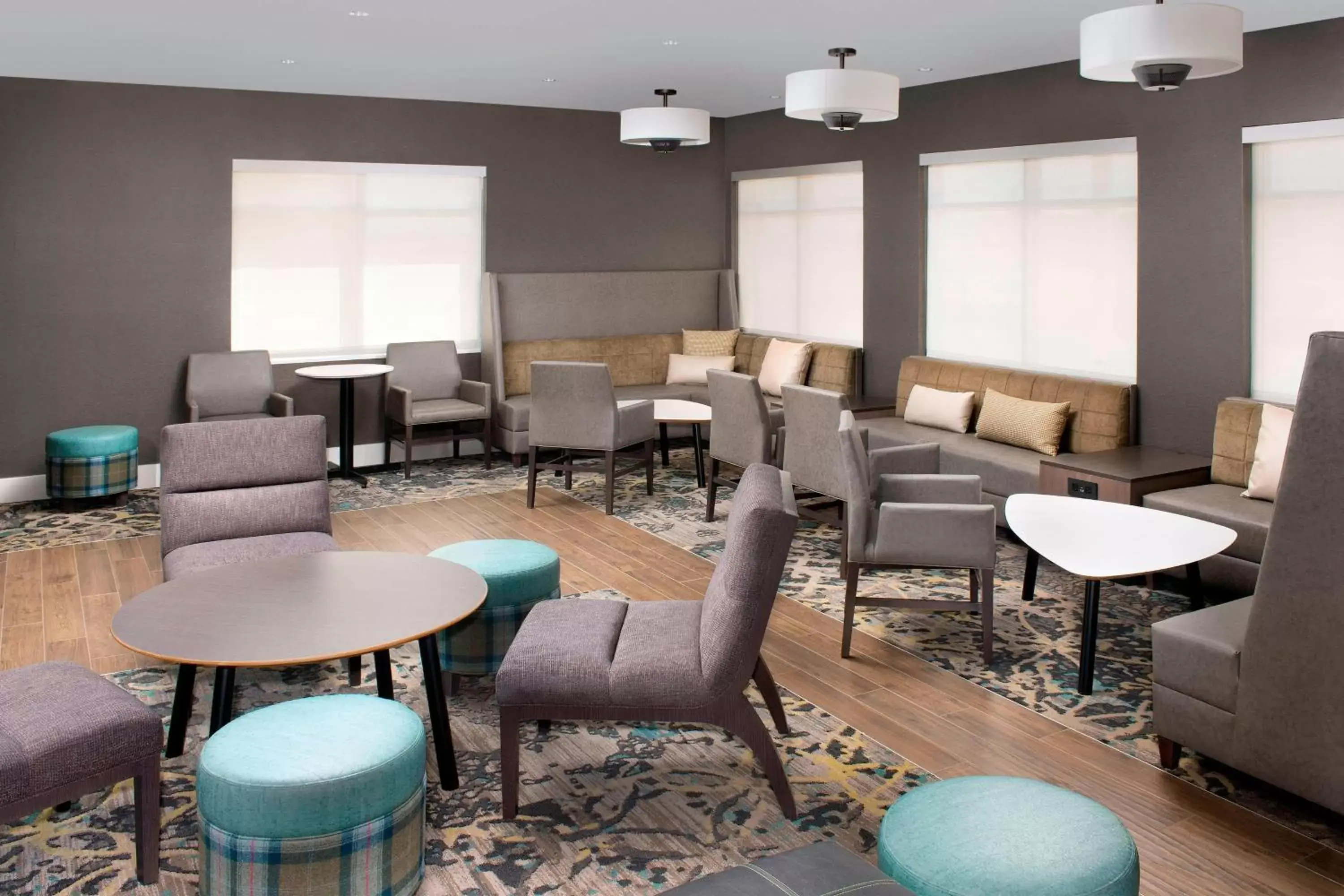 Breakfast, Lounge/Bar in Residence Inn by Marriott Denver Airport/Convention Center