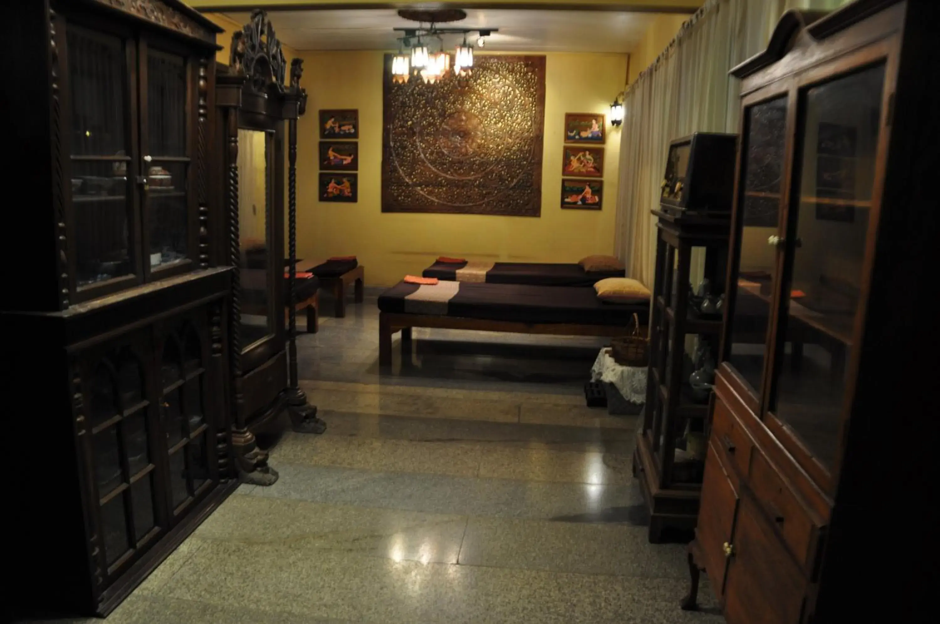 Massage, Lounge/Bar in Ruean Thai Hotel