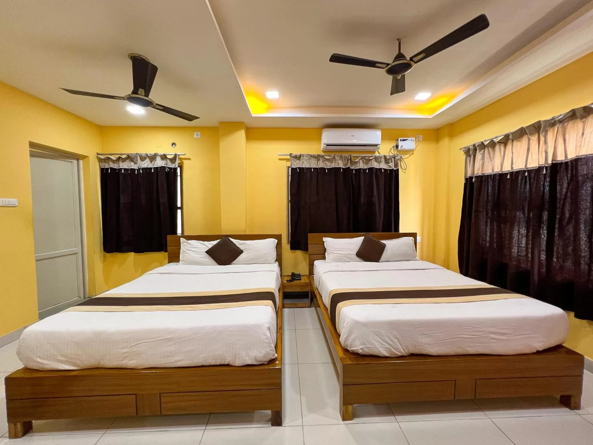 Photo of the whole room, Bed in Le Hotel Host