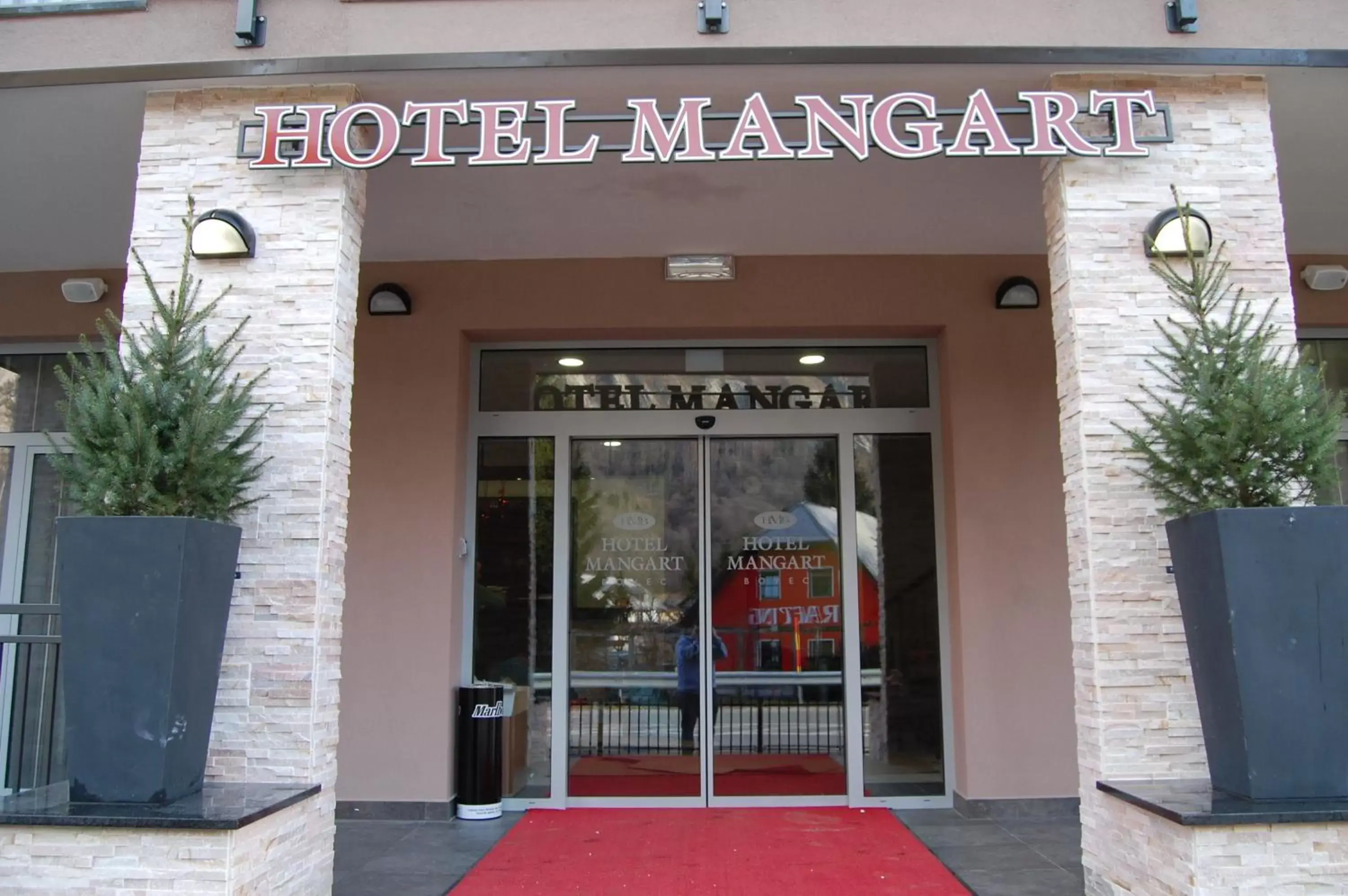 Facade/entrance in Hotel Mangart