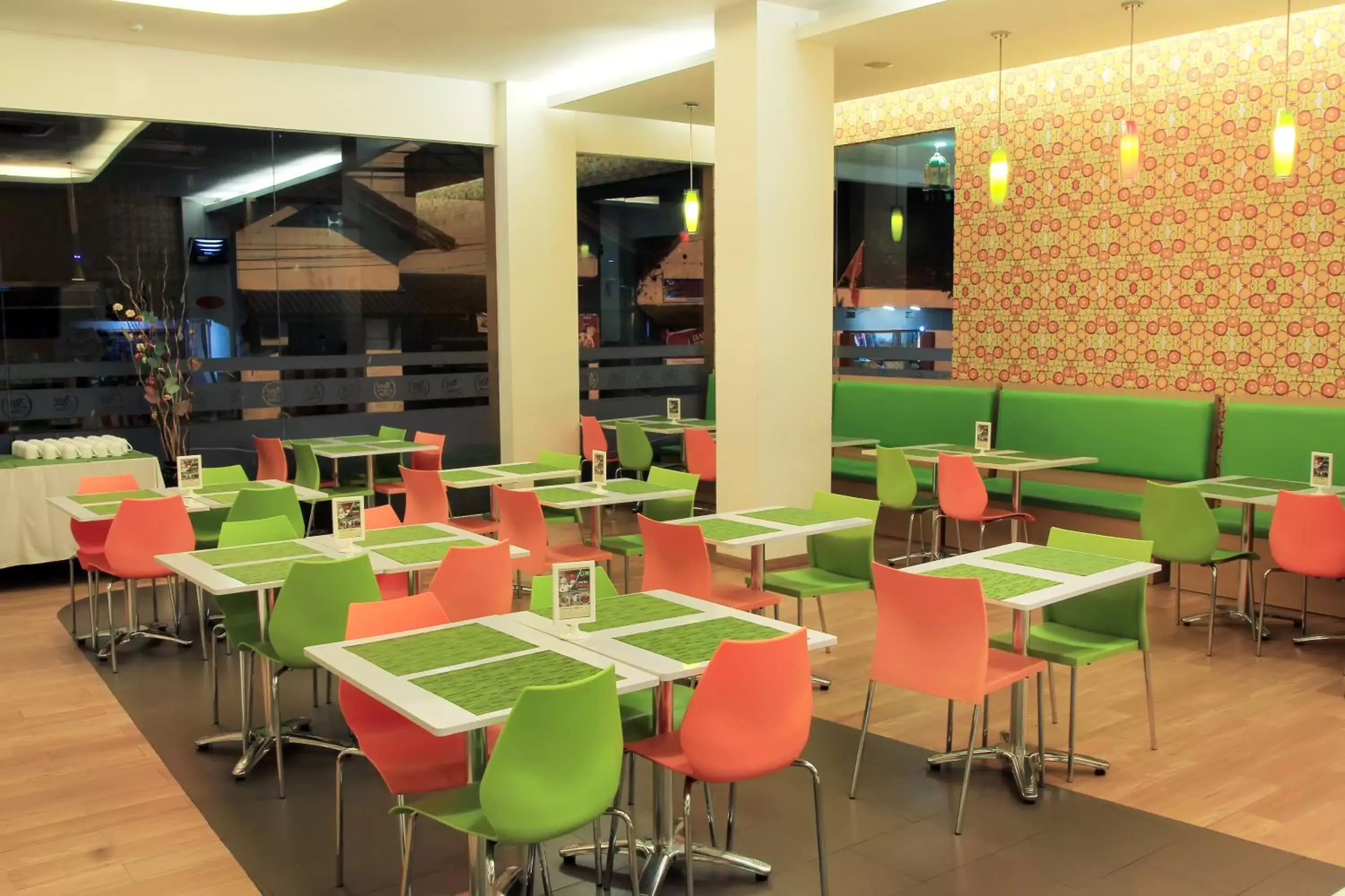 Restaurant/Places to Eat in Zest Hotel Yogyakarta