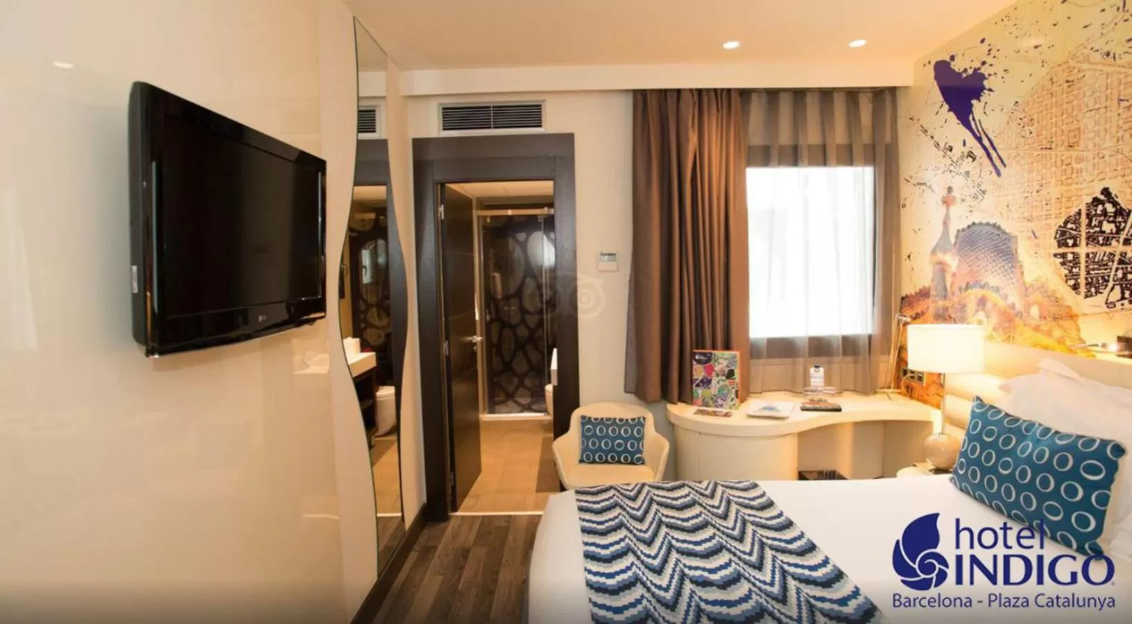 Bed in Hotel Indigo Barcelona - Plaza Catalunya 4Sup by IHG