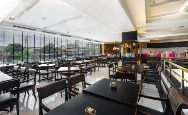 Restaurant/places to eat in Crystal Crown Hotel JB