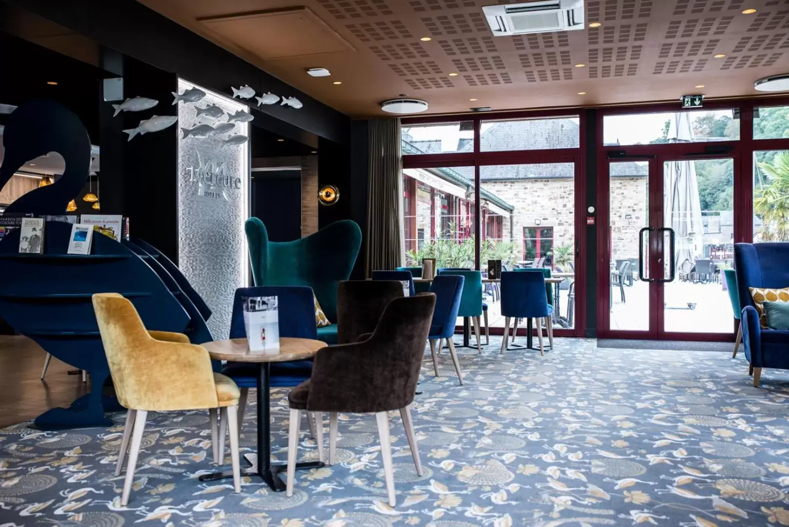 Lounge or bar in Mercure Dinan Port Le Jerzual