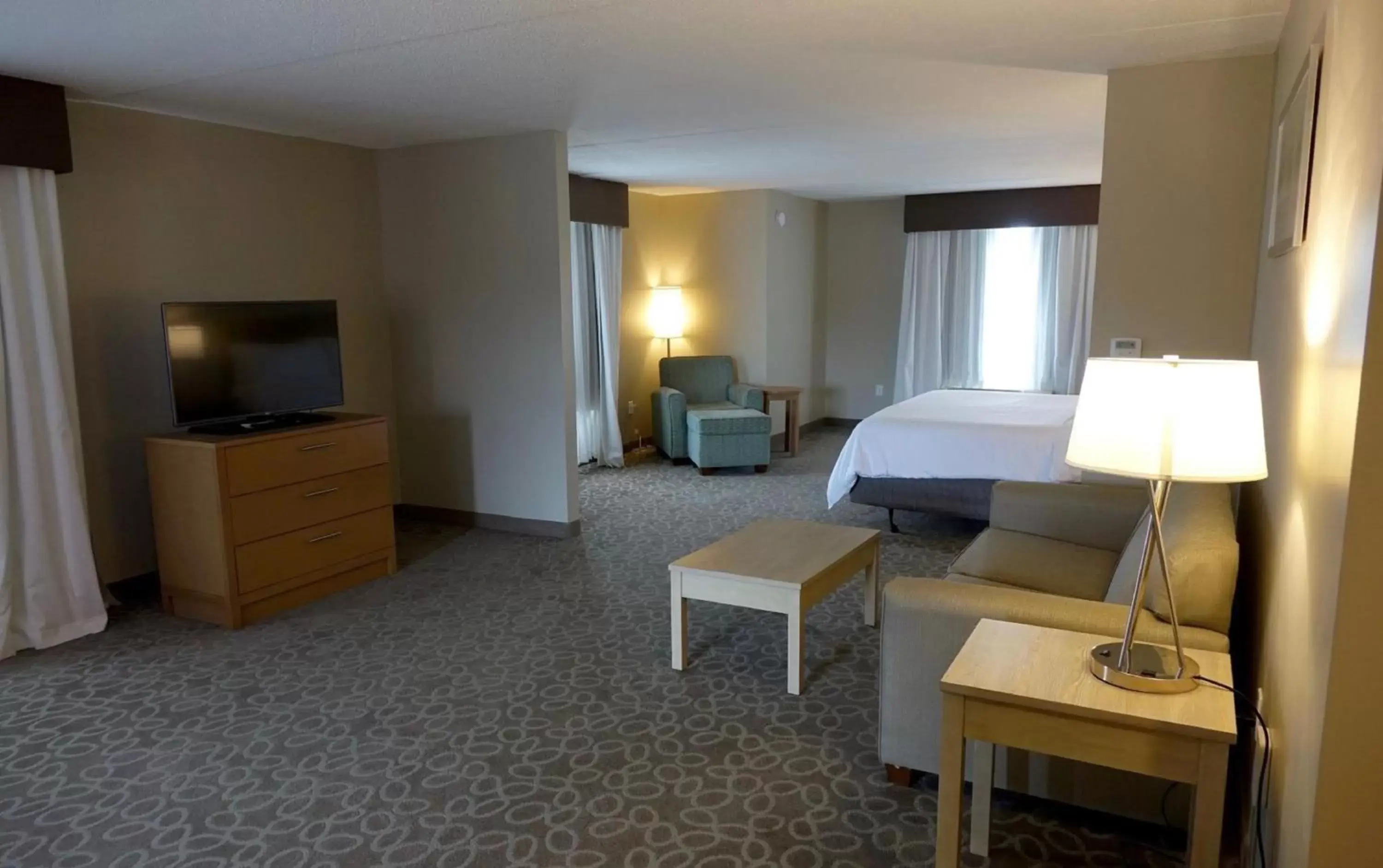 Meeting/conference room, TV/Entertainment Center in Holiday Inn Express & Suites Oshawa Downtown - Toronto Area, an IHG Hotel