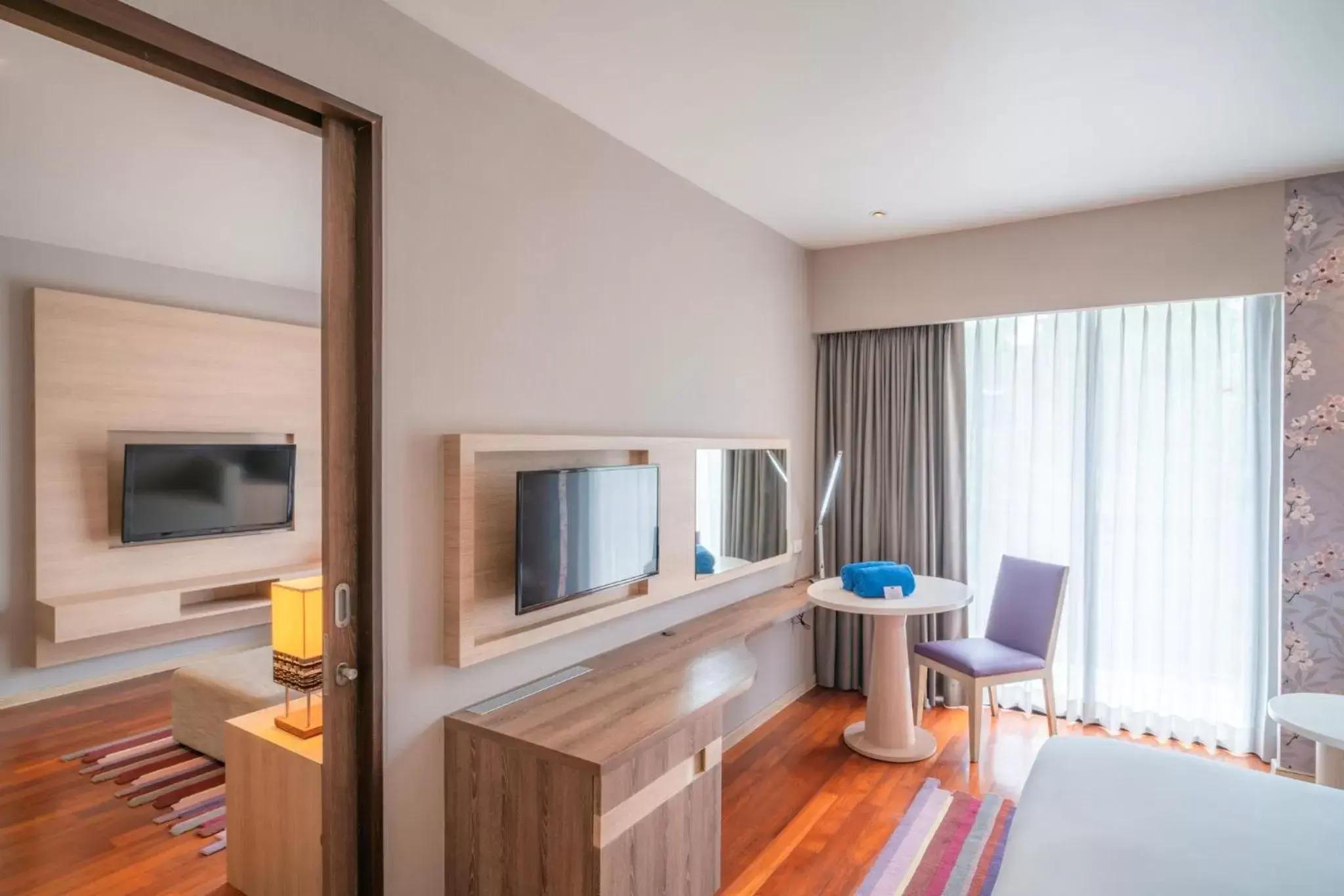 Photo of the whole room, TV/Entertainment Center in Holiday Inn Express Phuket Patong Beach Central, an IHG Hotel