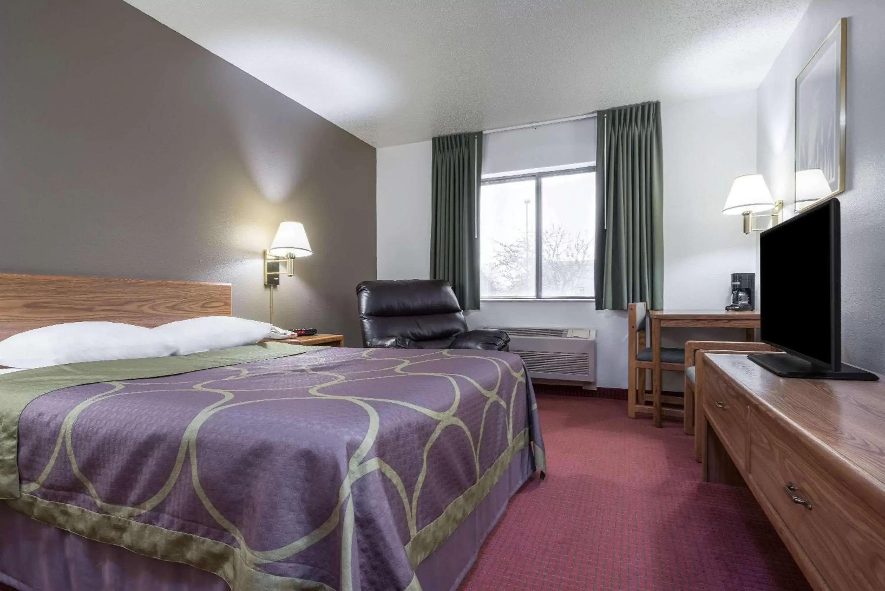 Photo of the whole room, Bed in Super 8 by Wyndham Fond Du Lac