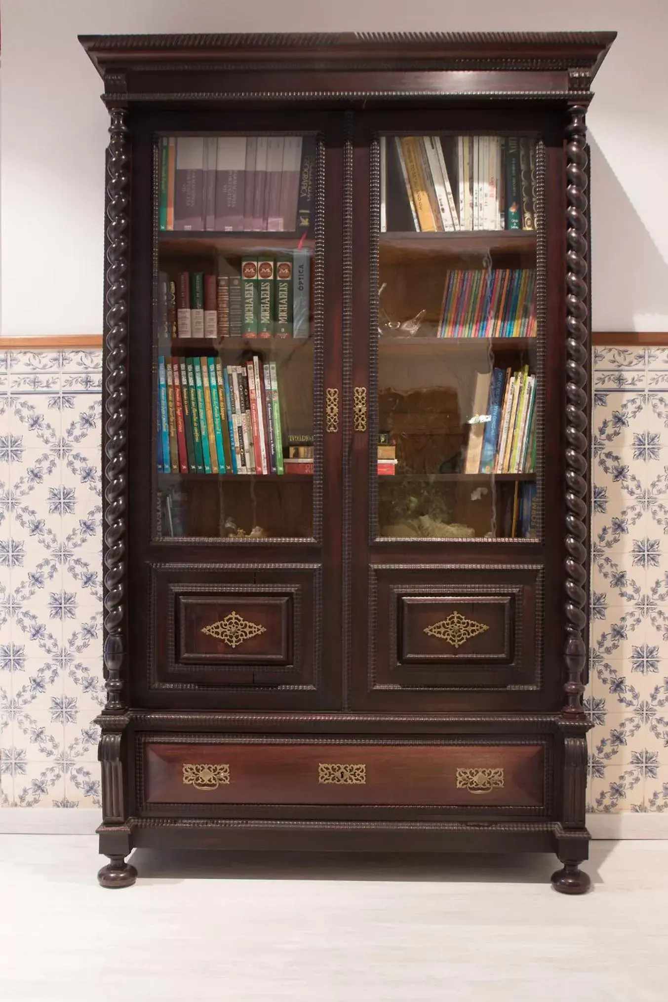 Library in The Rooftop Suites