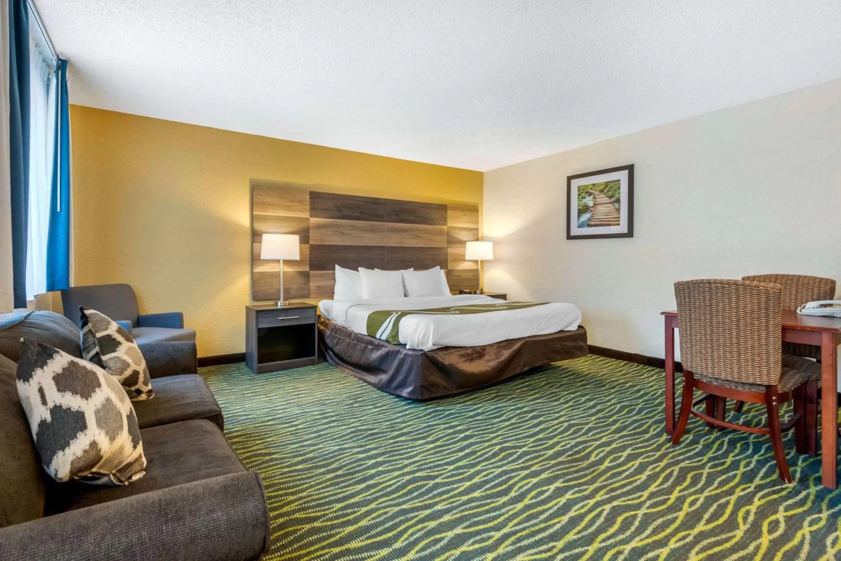Photo of the whole room, Bed in Quality Inn & Suites Leesburg Chain of Lakes