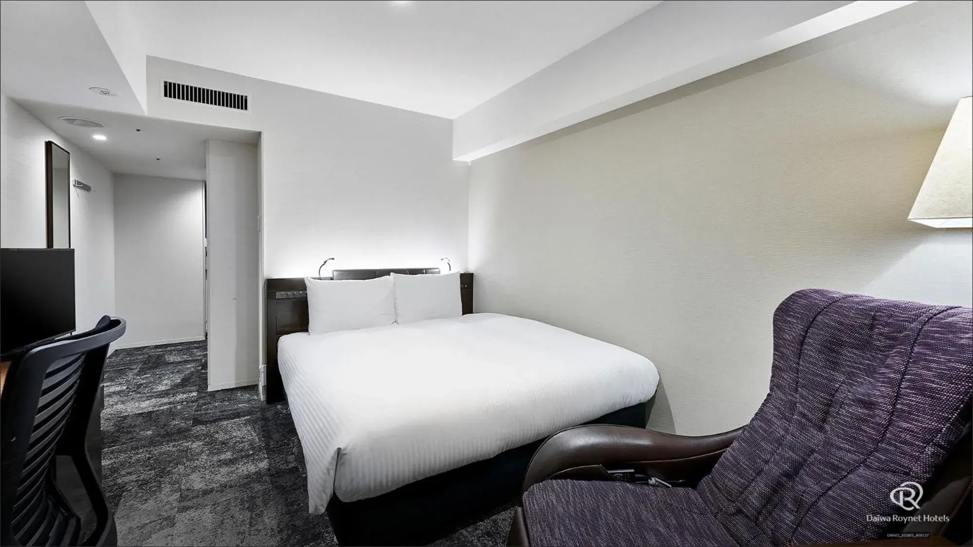 Bed in Daiwa Roynet Hotel Nishi-Shinjuku PREMIER