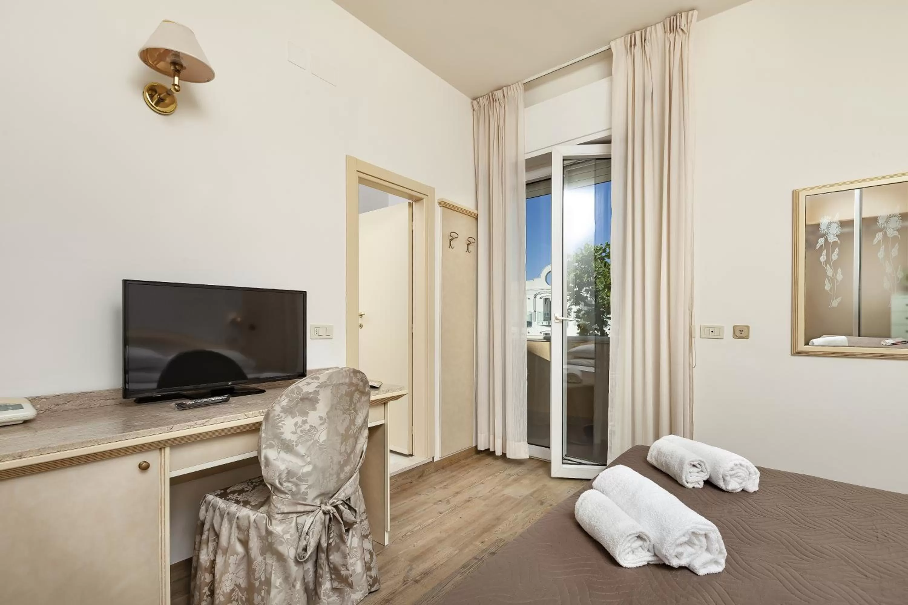 Bedroom, Bed in Ariminum Hotel