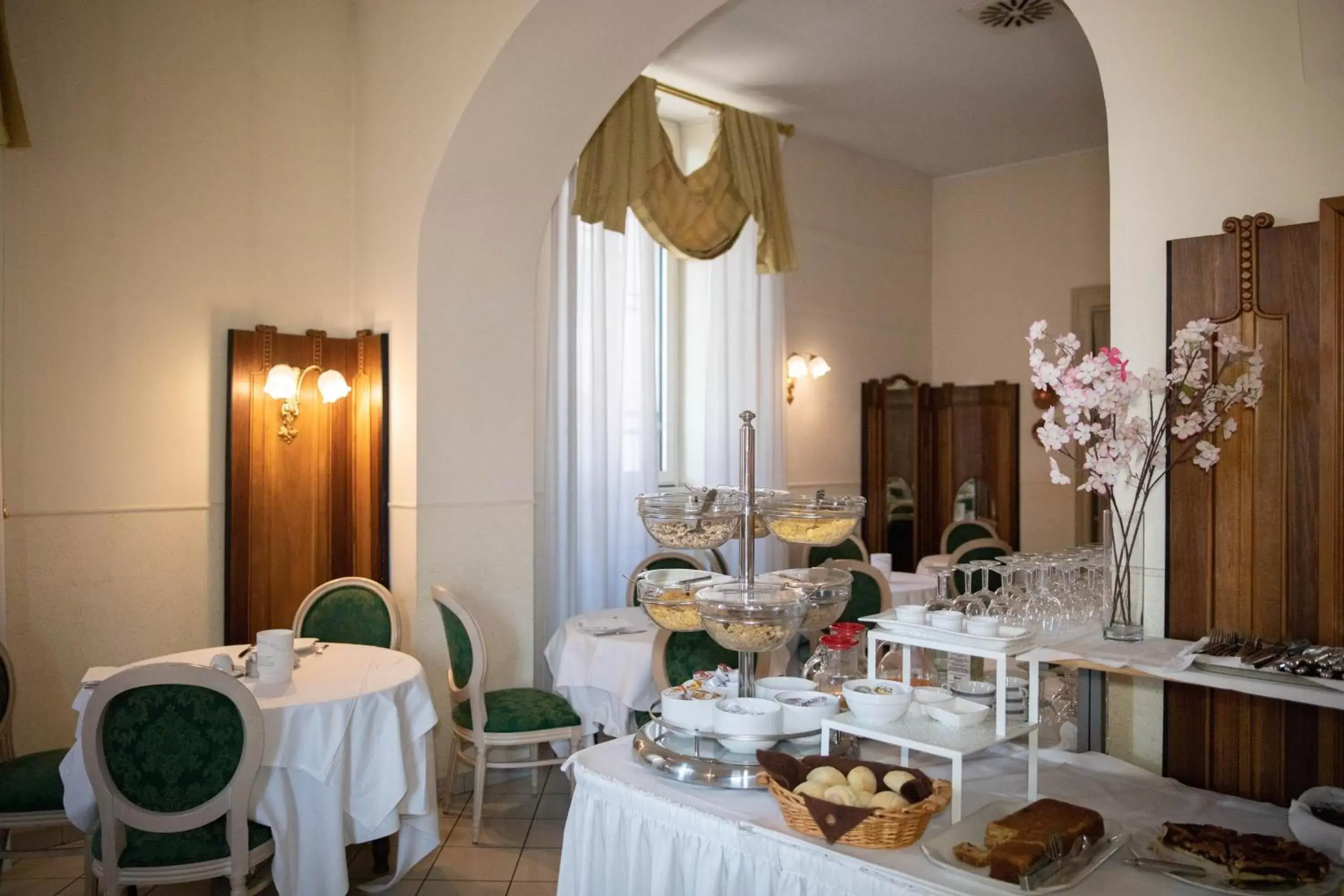 Breakfast, Restaurant/Places to Eat in Hotel Candiani