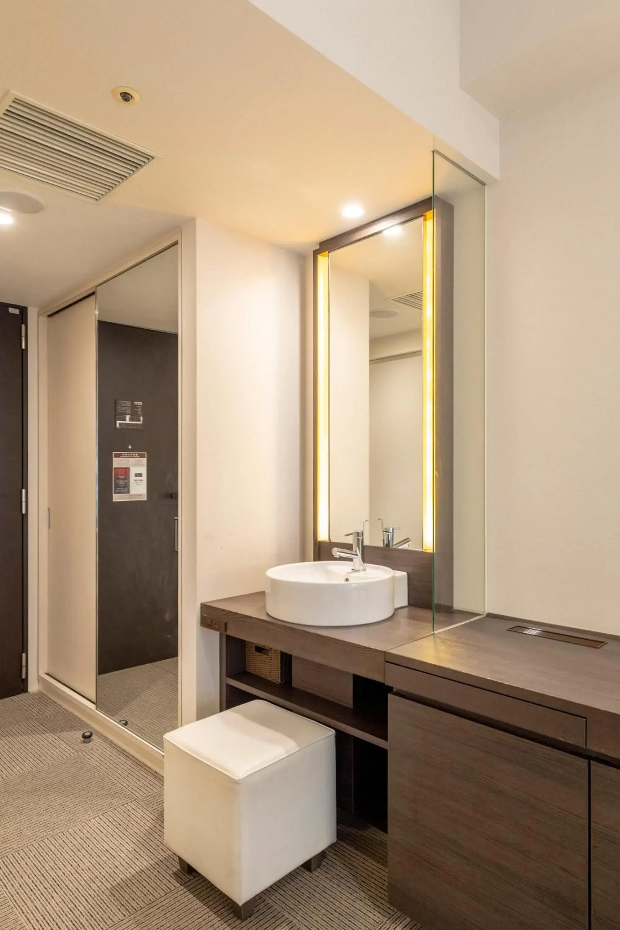 Photo of the whole room, Bathroom in Hotel Keihan Tokyo Yotsuya