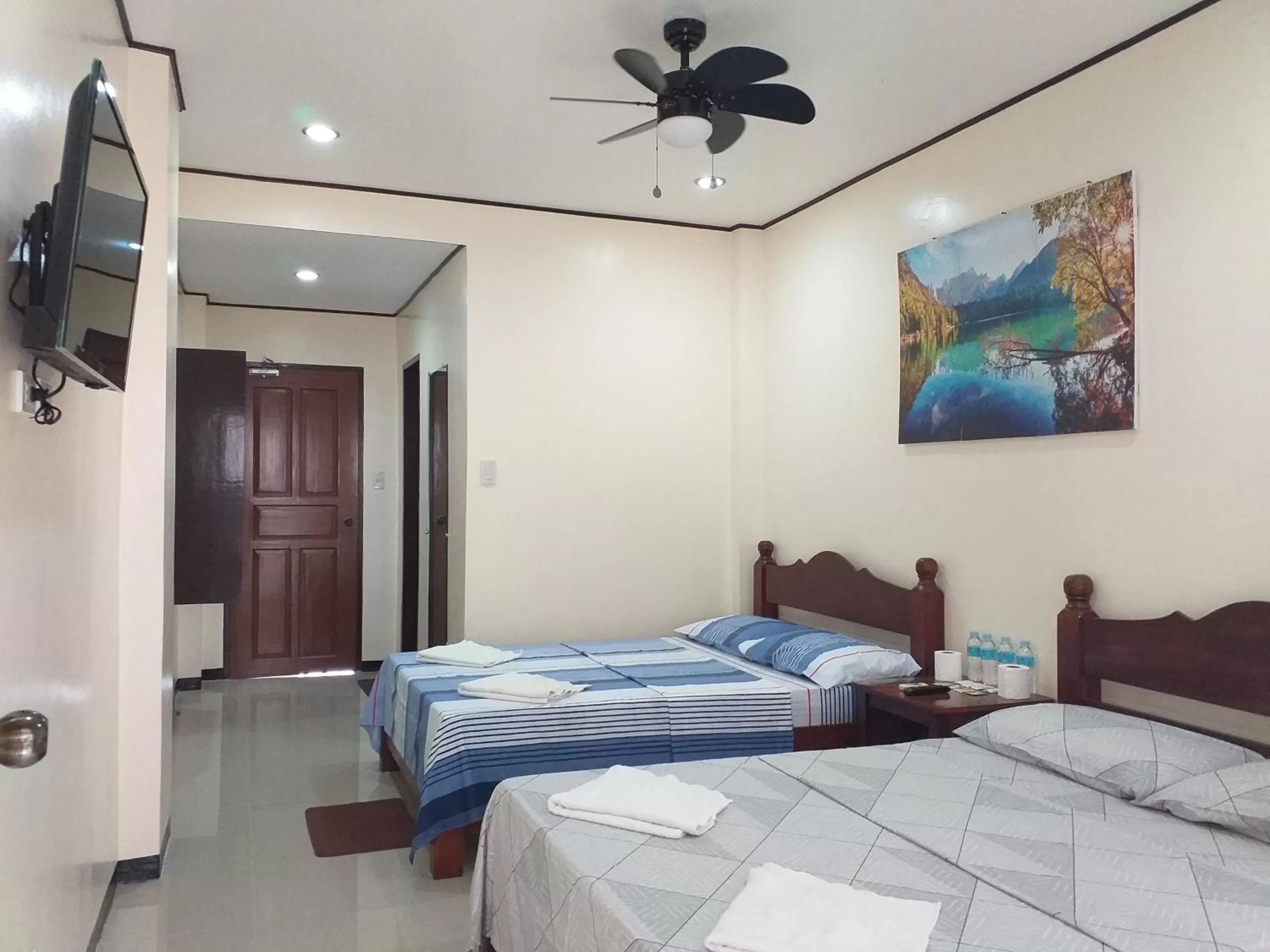 Bedroom, Bed in Devayn's Inn