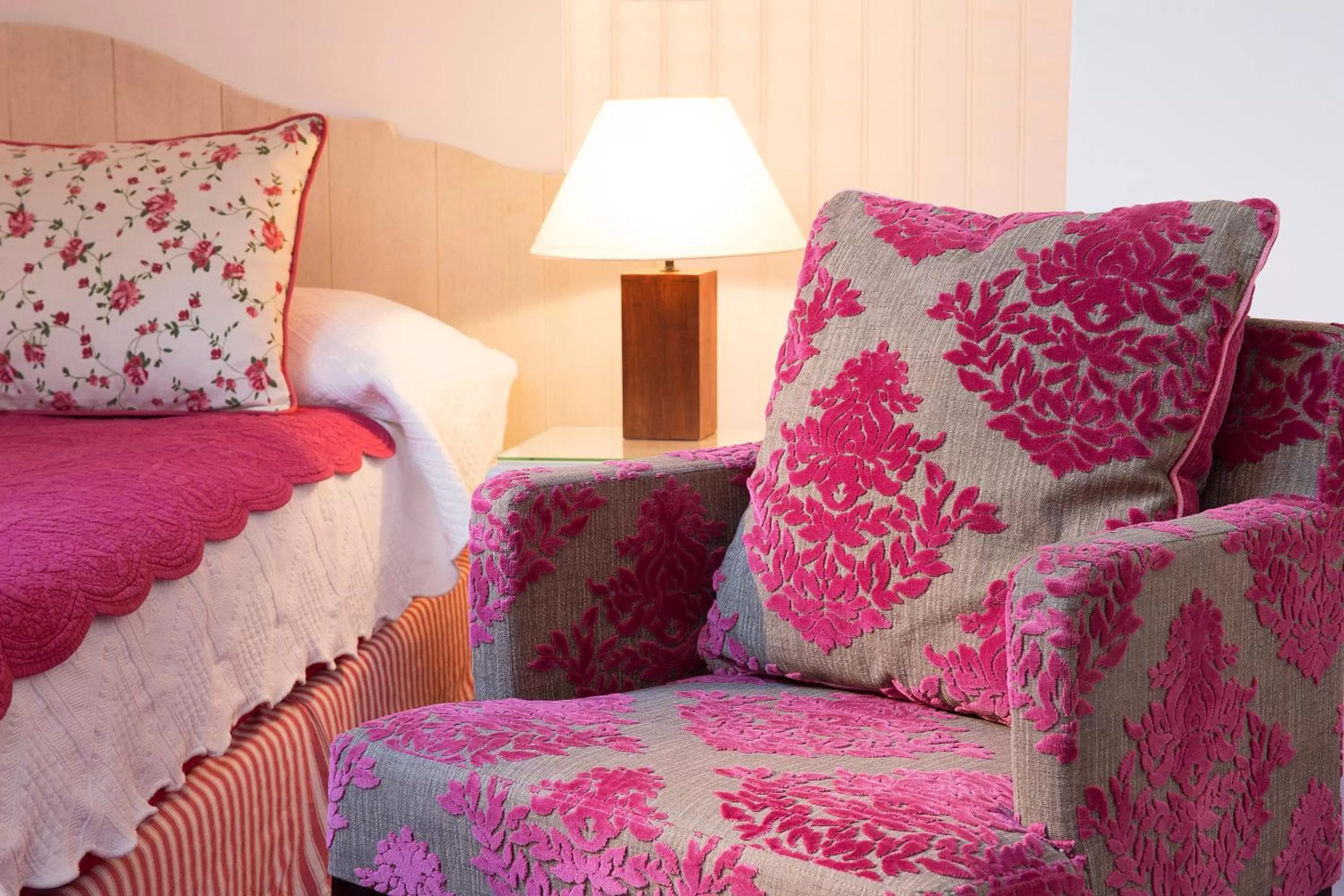 Bed in Hôtel du Cygne Paris