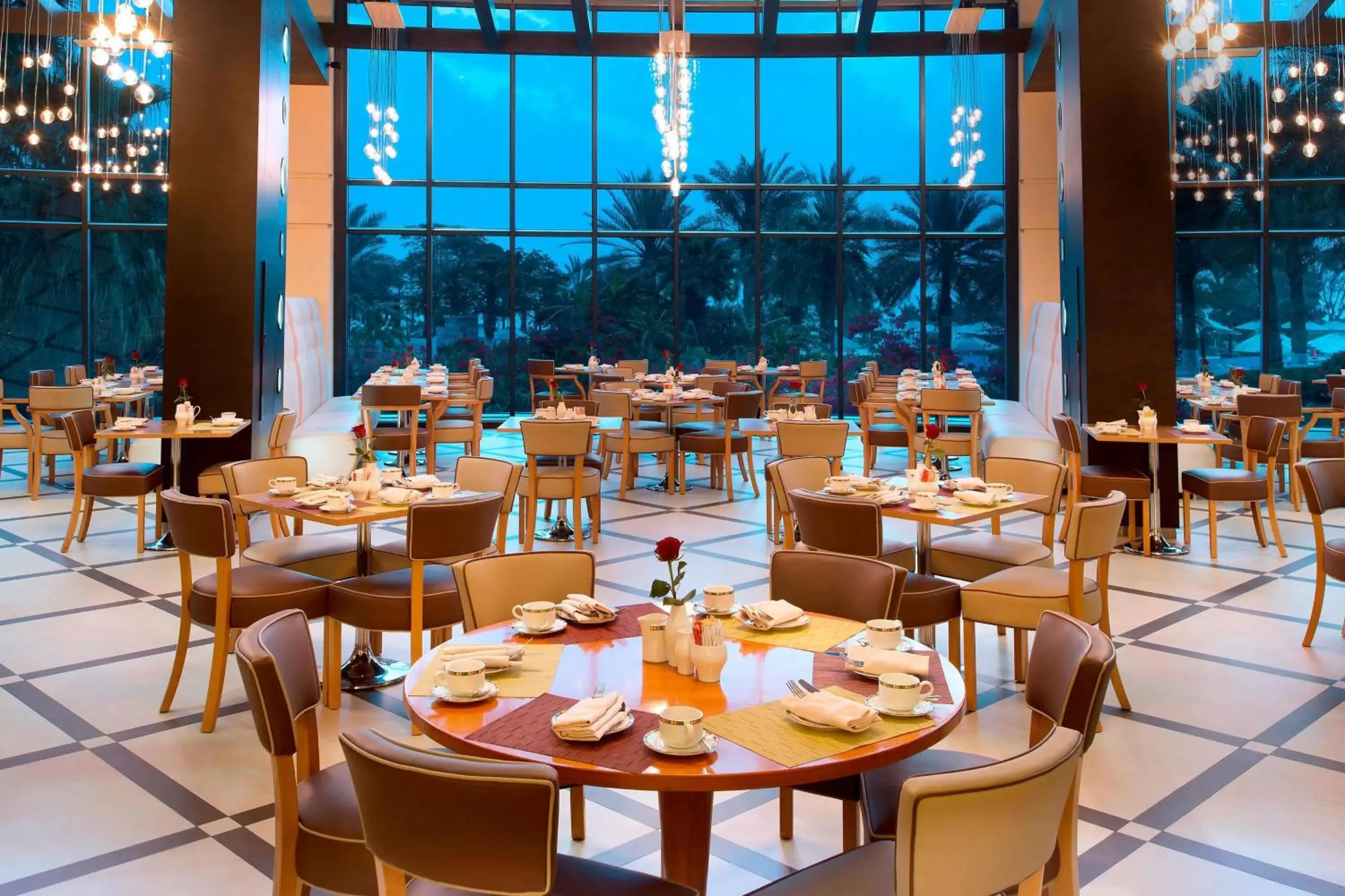 Restaurant/Places to Eat in Le Meridien Al Aqah Beach Resort