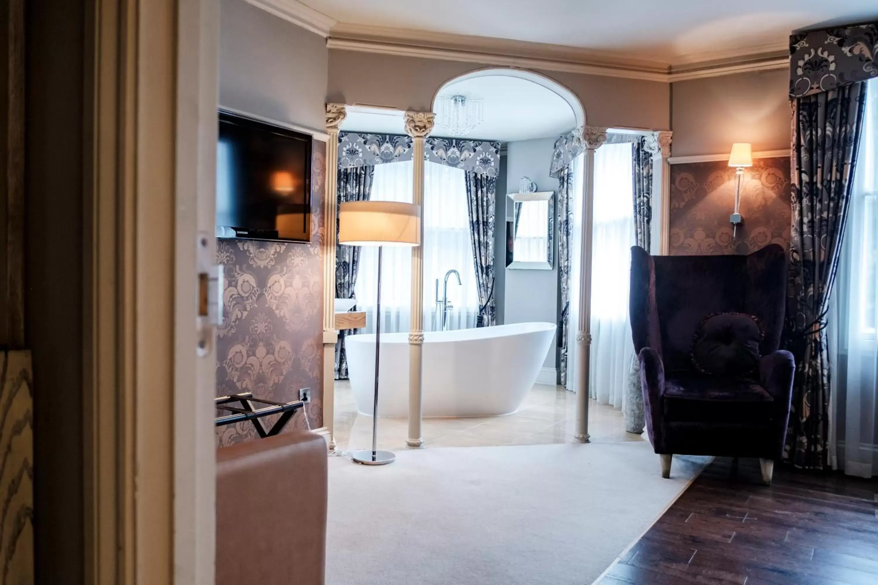 Bath, Bathroom in The Drayton Court Hotel